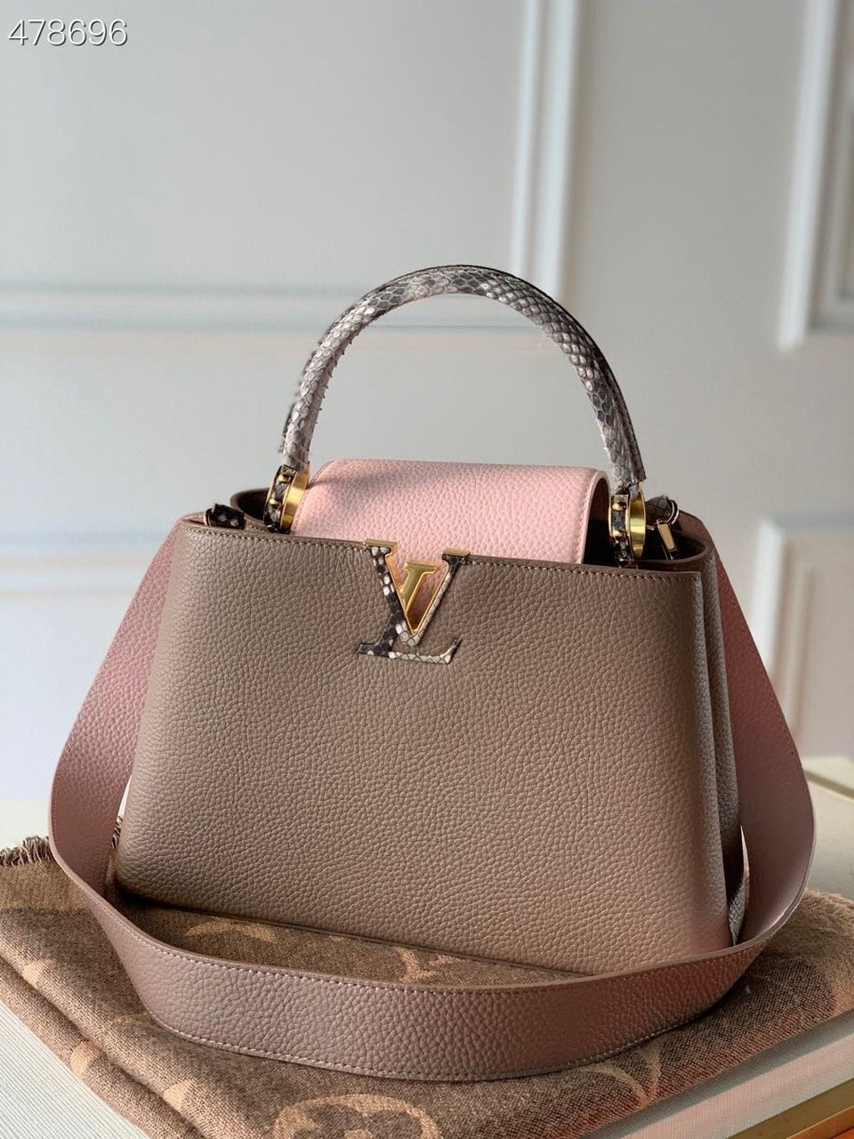 Louis Vuitton Capucines Taurillon And Python Taupe Brown/Eau De Rose Pink For Women,  Shoulder And Crossbody Bags 10.4in/27cm Louis Vuitton M57539