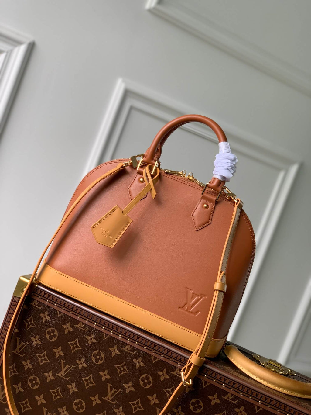 M91611 ALMA PM Full Leather brown handbag