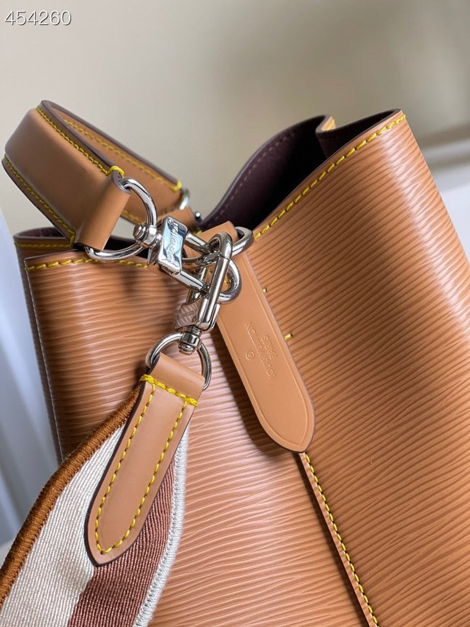 Louis Vuitton NeoNoe Burberry Bucket Bag Honey Gold For Women,  Shoulder And Crossbody Bags 7.9in/20cm Louis Vuitton M57706