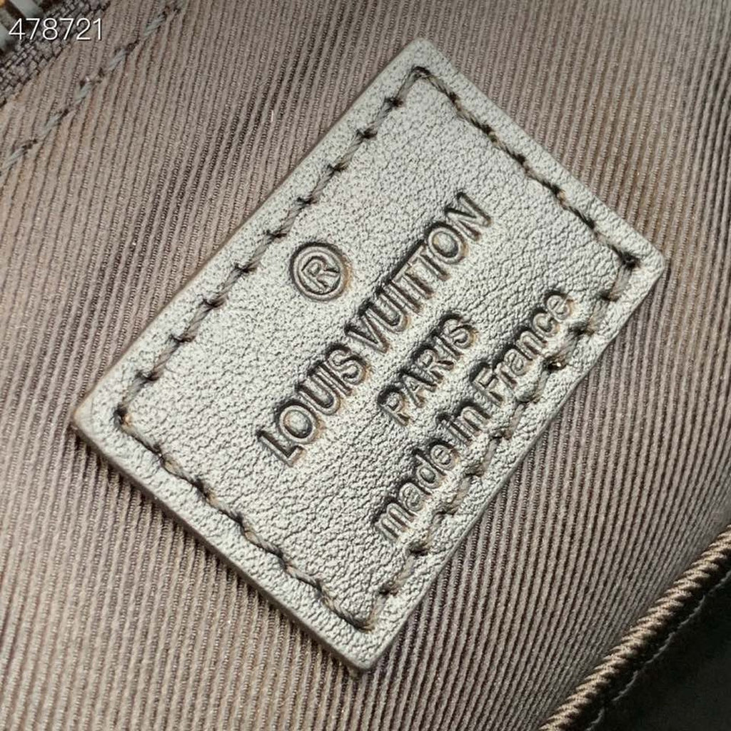 Louis Vuitton Keepall XS Monogram Seal Black For Men, Bags, Shoulder And Crossbody Bags 8.3in/21cm Louis Vuitton M57960