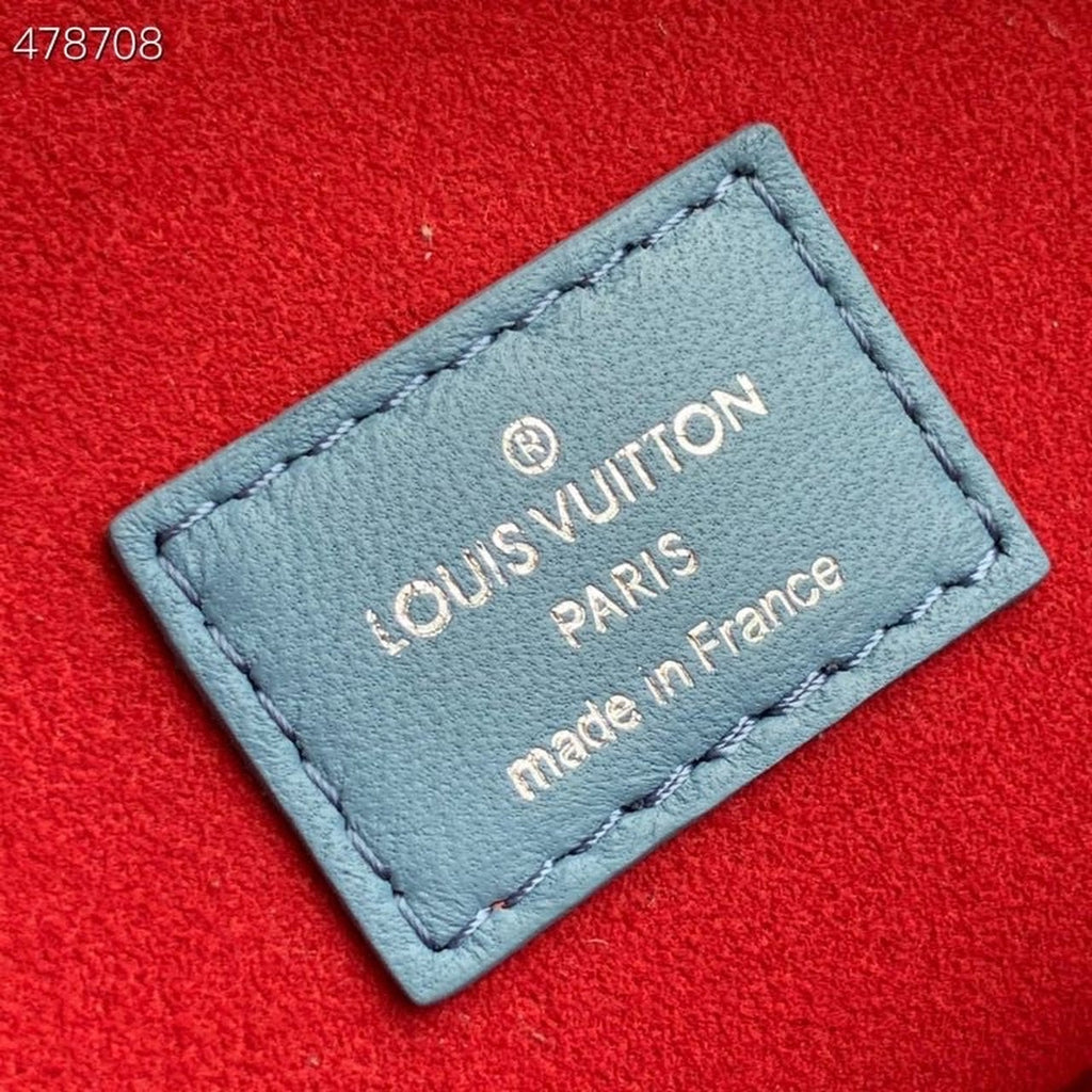 Louis Vuitton Coussin PM Monogram Embossed Puffy Light Blue For Women, WomenÃƒÂ¢Ã¢â€šÂ¬Ã¢â€žÂ¢s Handbags, Shoulder And Crossbody Bags 10.2in/26cm Louis Vuitton