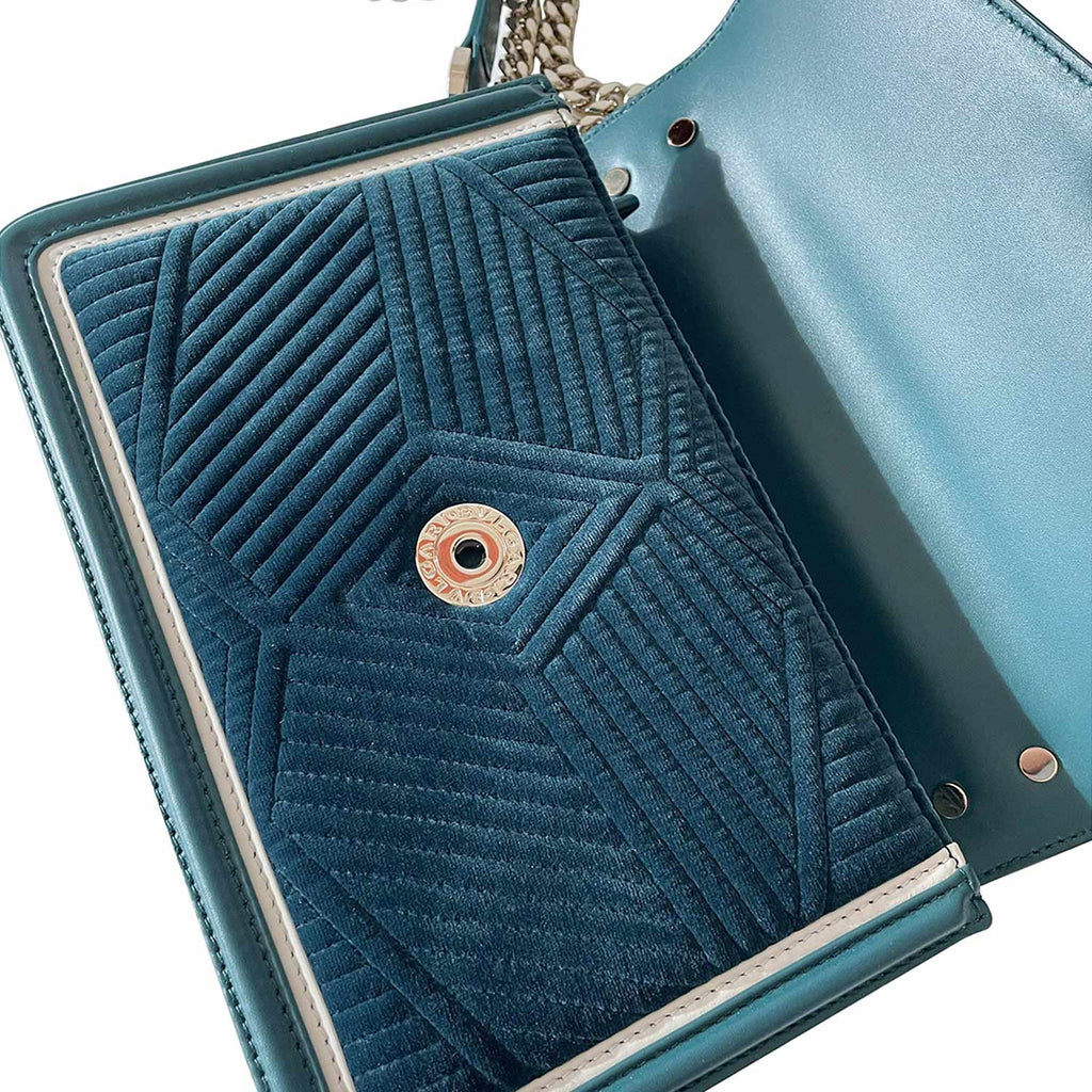Bottega Venetalgari VeLouis Vuittonet Serpenti Diamond Blast Shoulder Bag