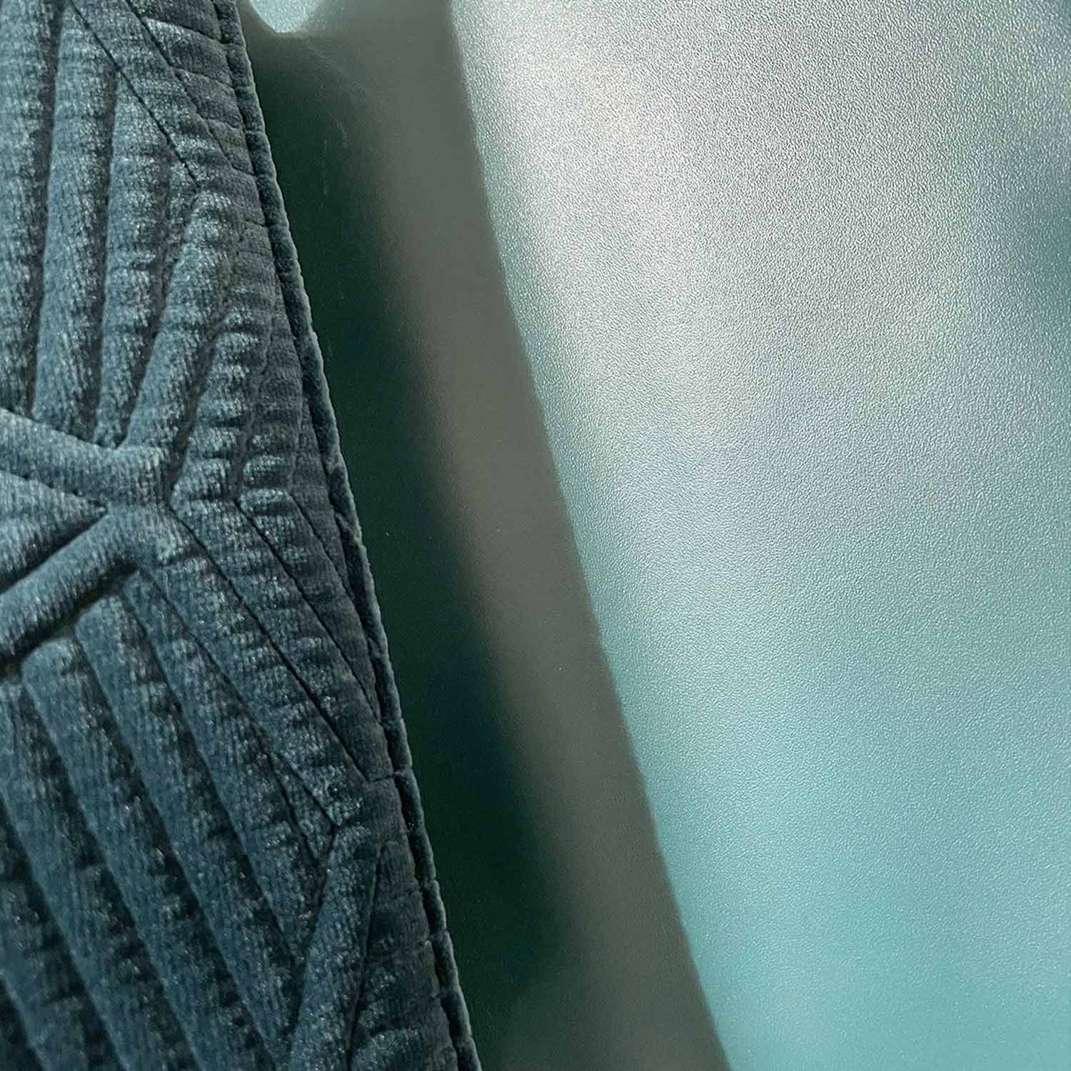 Bottega Venetalgari VeLouis Vuittonet Serpenti Diamond Blast Shoulder Bag