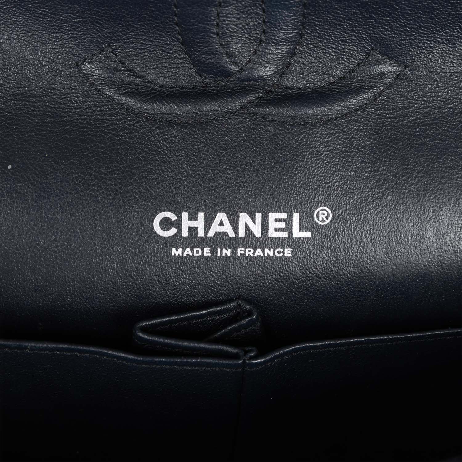 Pre-owned Chanel Medium Classic Double Flap Bag White and Black Tweed Boucle SiLouis Vuittoner Hardware