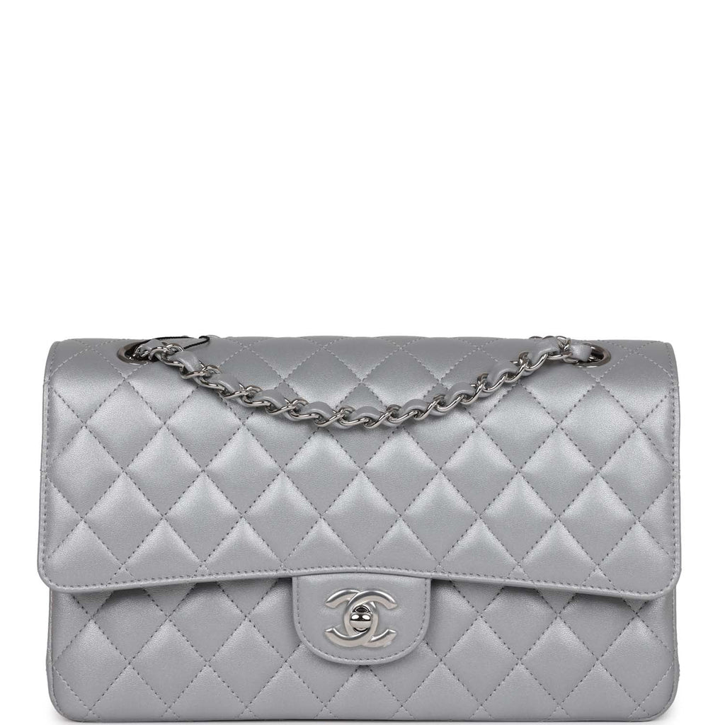 Chanel Medium Classic Double Flap Bag SiLouis Vuittoner Metallic Lambskin SiLouis Vuittoner Hardware
