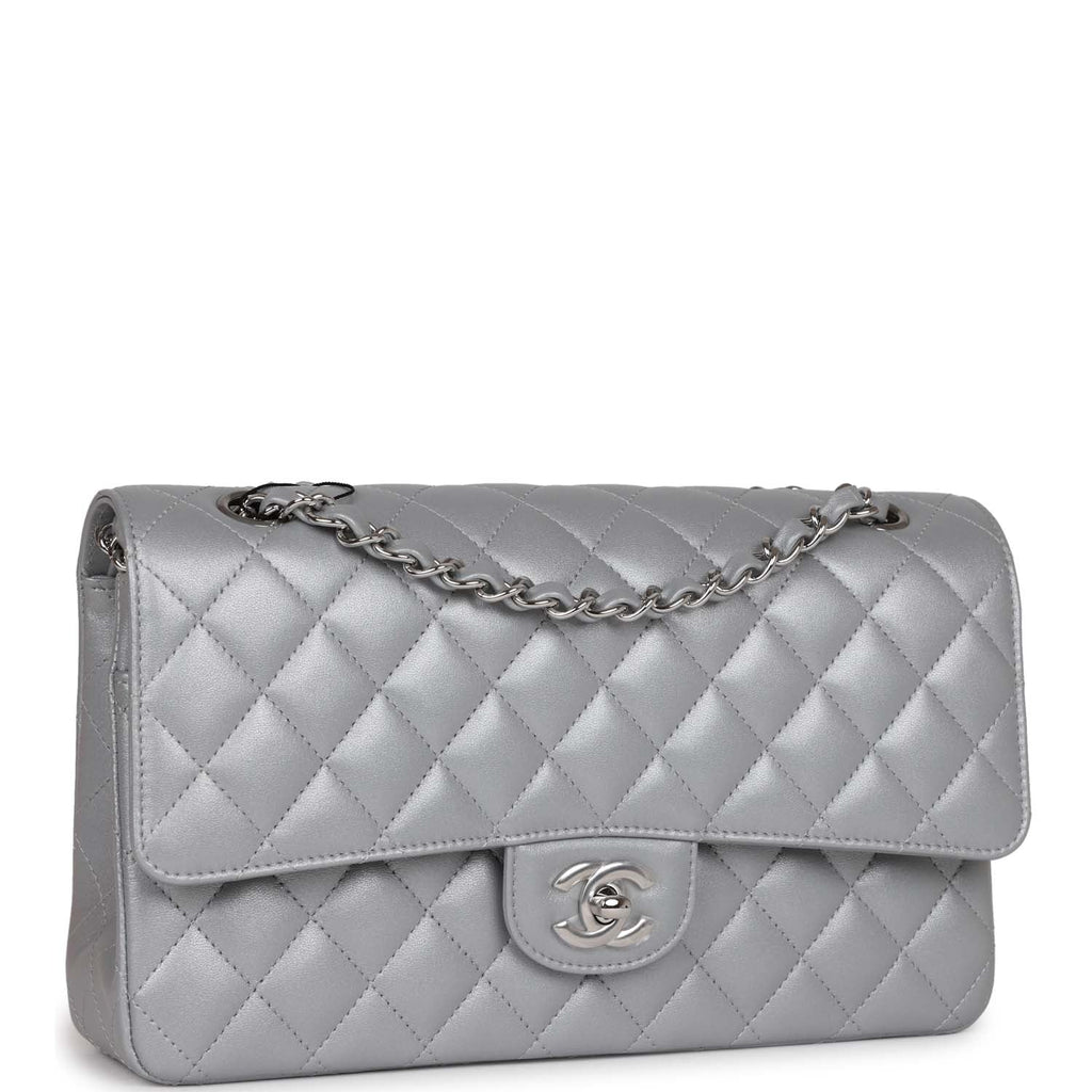 Chanel Medium Classic Double Flap Bag SiLouis Vuittoner Metallic Lambskin SiLouis Vuittoner Hardware