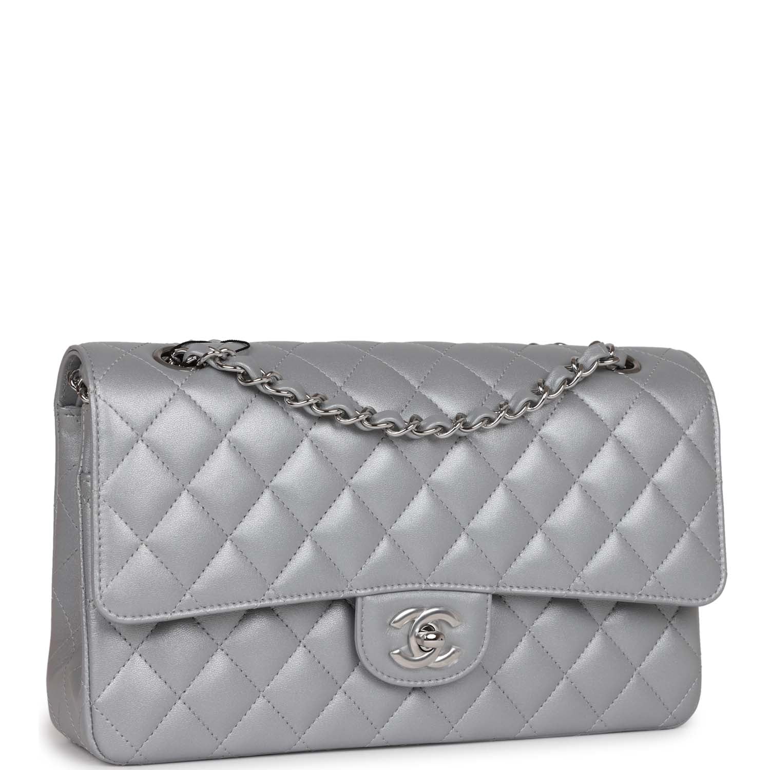Chanel Medium Classic Double Flap Bag SiLouis Vuittoner Metallic Lambskin SiLouis Vuittoner Hardware