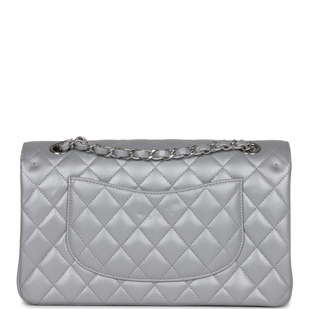 Chanel Medium Classic Double Flap Bag SiLouis Vuittoner Metallic Lambskin SiLouis Vuittoner Hardware