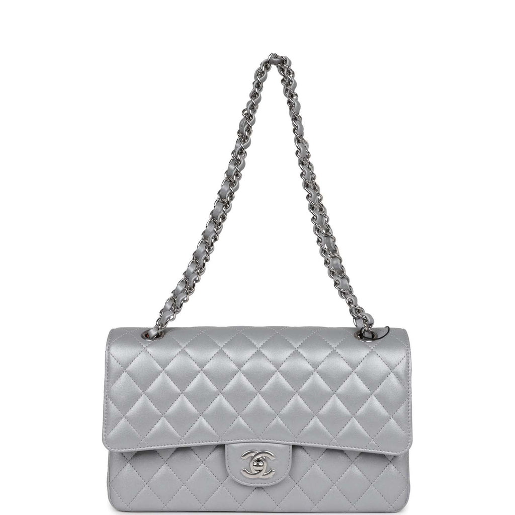 Chanel Medium Classic Double Flap Bag SiLouis Vuittoner Metallic Lambskin SiLouis Vuittoner Hardware