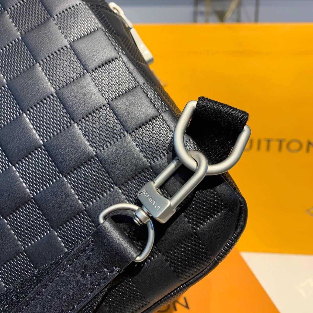 Louis Vuitton Avenue Sling Bag Damier Inni Black For Men, Bags, Crossbody Bags 12in/31cm N41720