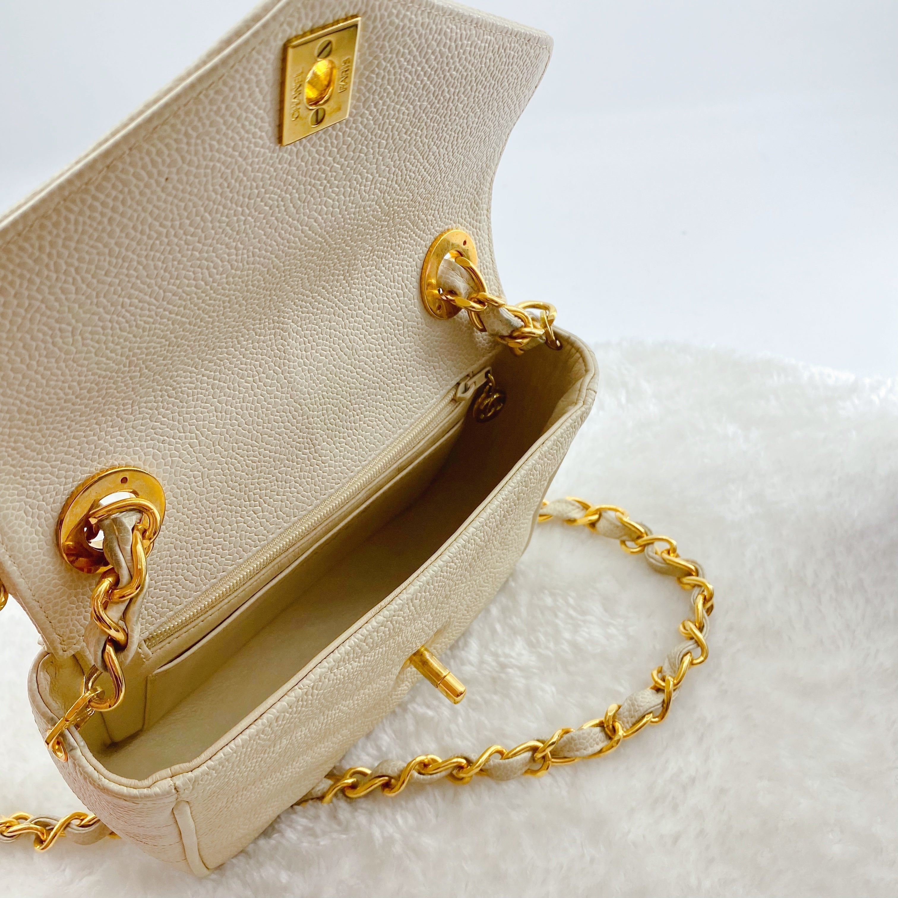 Chanel Cream Vintage Caviar Leather V Stitch Shoulder Bag
