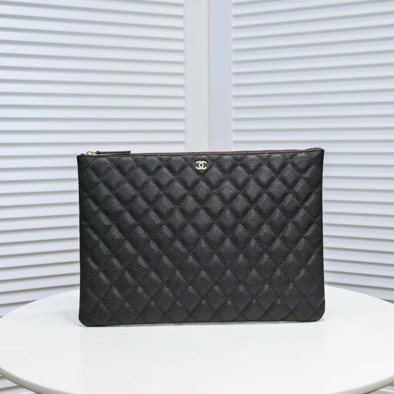 Chanel CHL POUCH CLASSIC BLACK LEATHER CLUTCH A82545