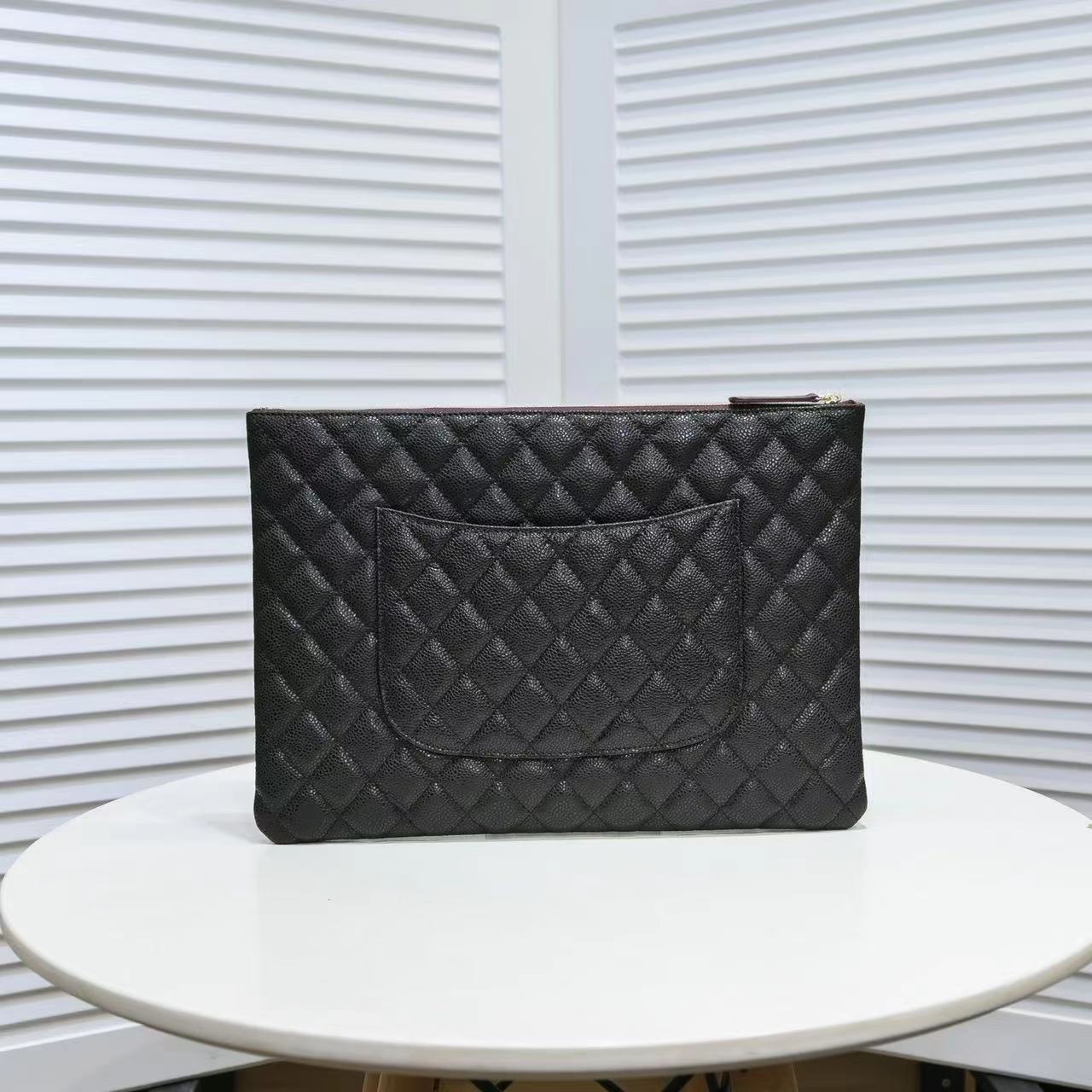 Chanel CHL POUCH CLASSIC BLACK LEATHER CLUTCH A82545