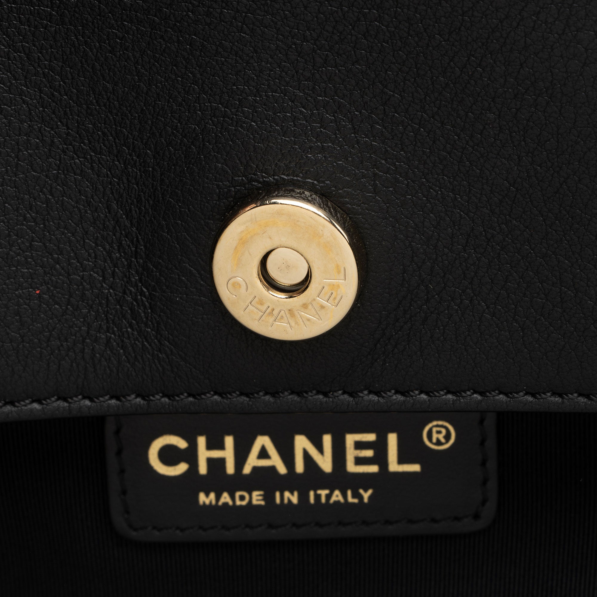 Chanel Bullskin Neo Soft Medium Shopping Tote (SHF-64NjCF)