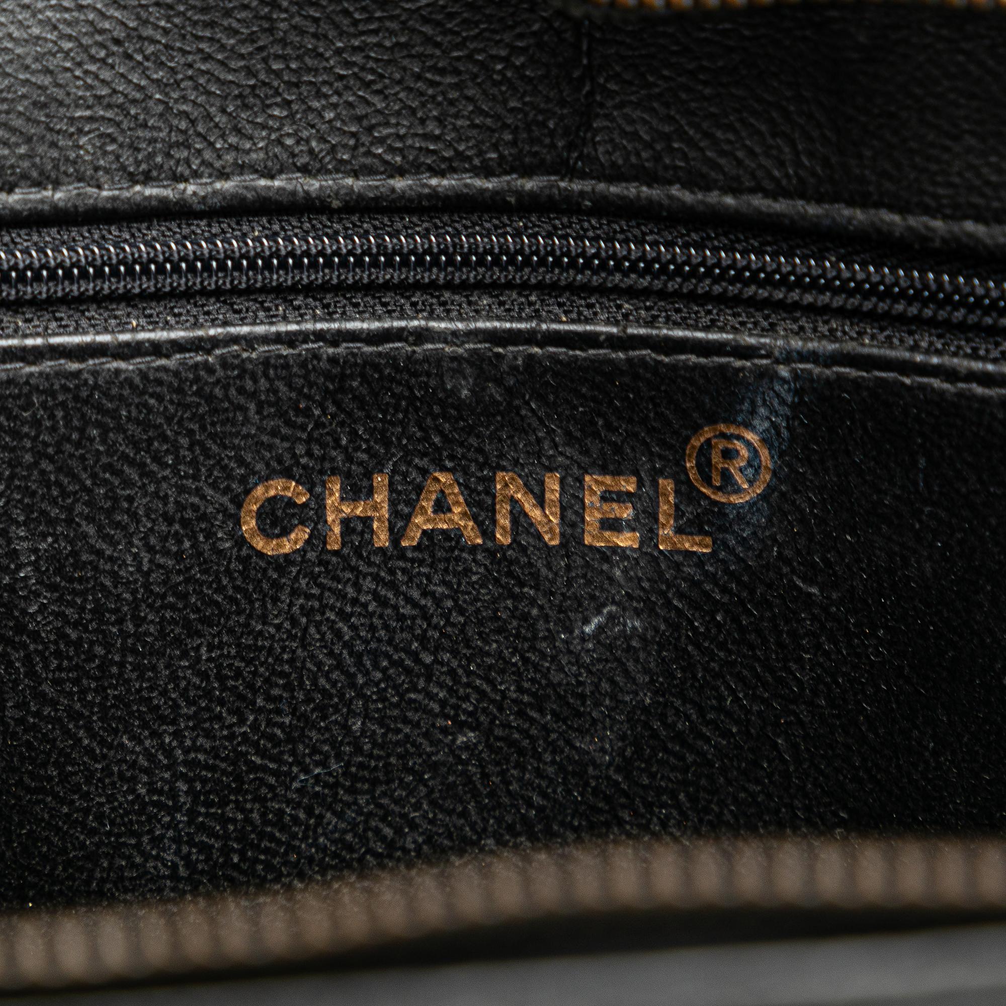 Chanel CC Quilted Calfskin Tote (SHG-0ZYubi)