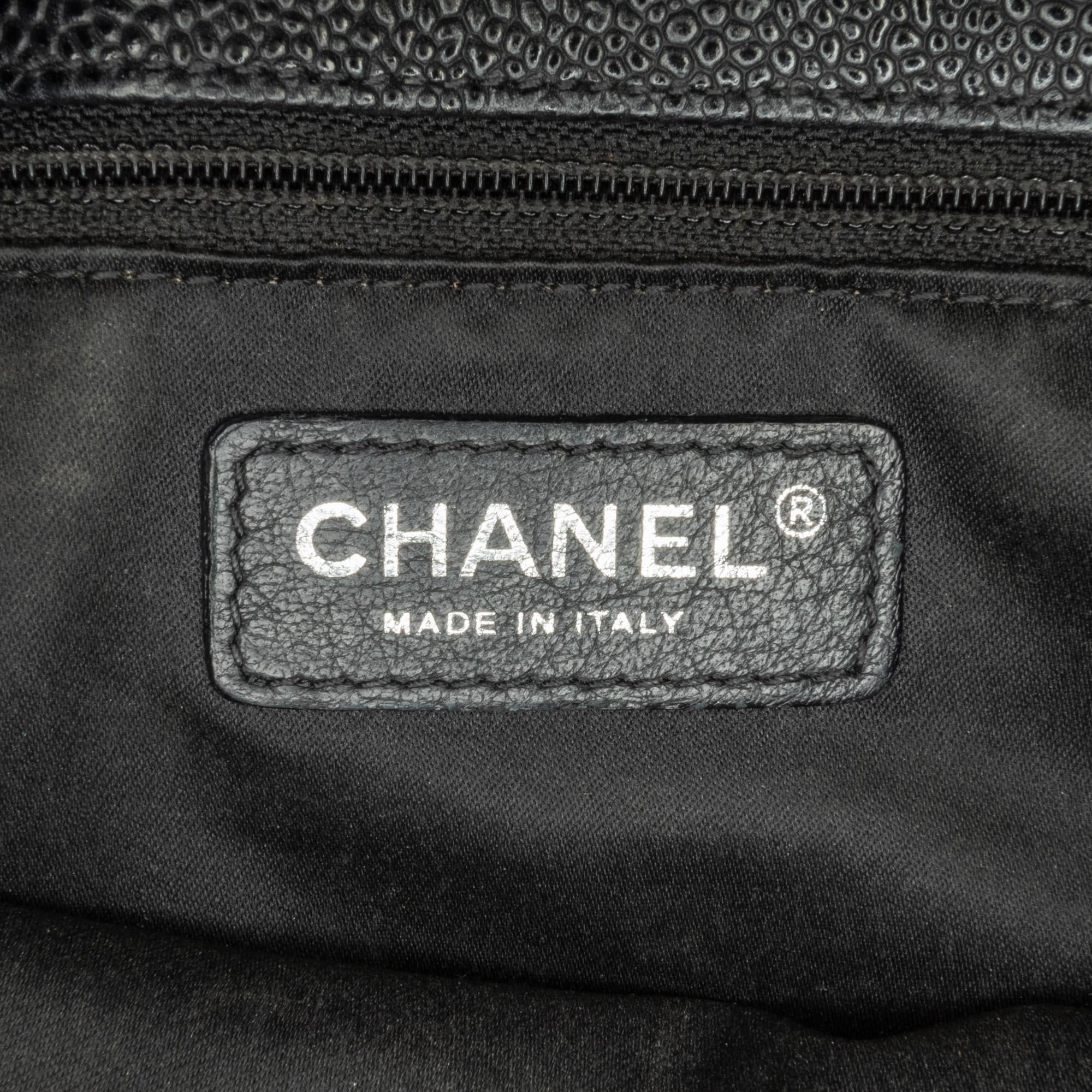 Chanel Caviar Grand Shopping Tote (SHG-1HyuWU)