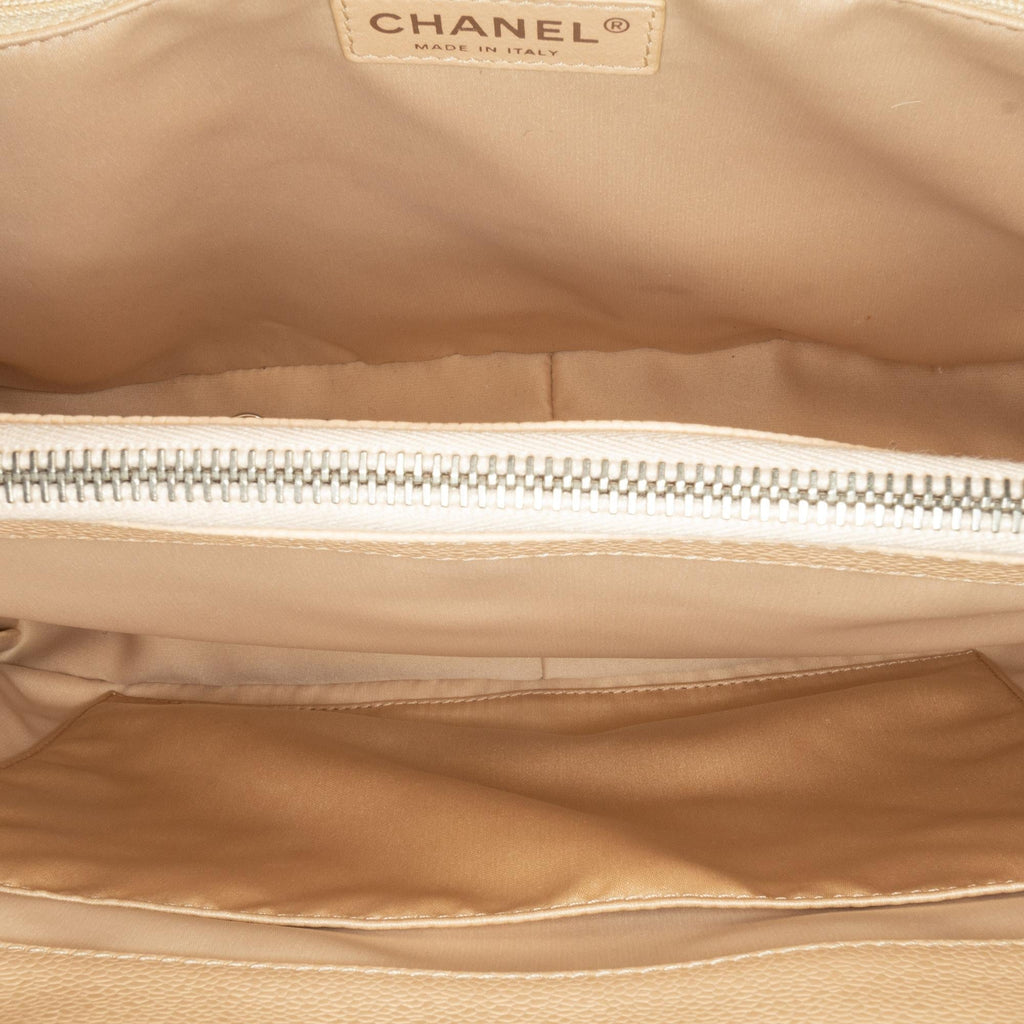 Chanel Caviar Grand Shopping Tote (SHG-wtRDYo)