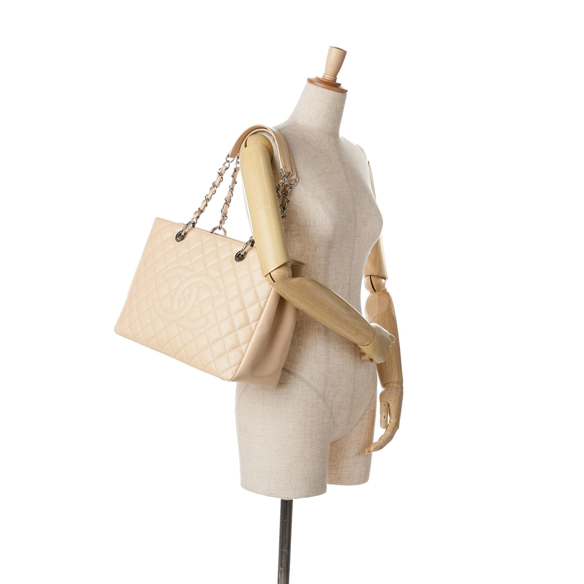 Chanel Caviar Grand Shopping Tote (SHG-wtRDYo)