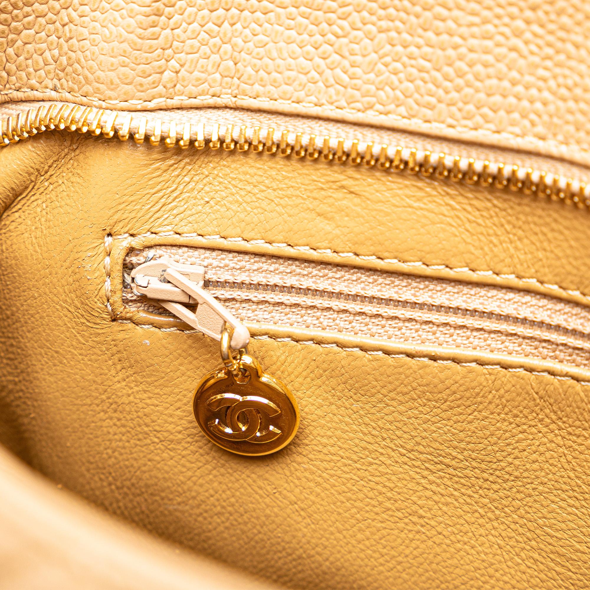 Chanel Caviar Medallion Tote (SHG-ZWP57b)