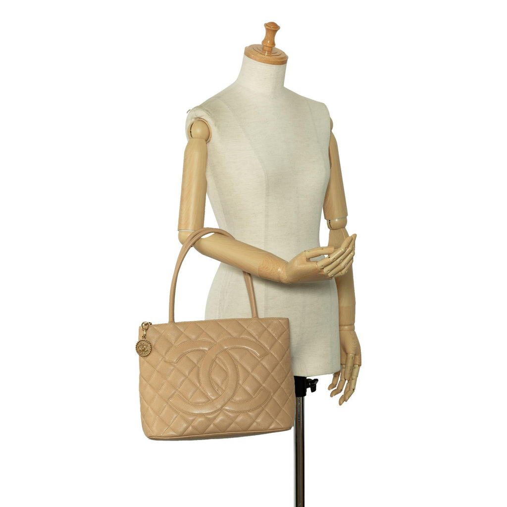Chanel Caviar Medallion Tote (SHG-KPnZ58)
