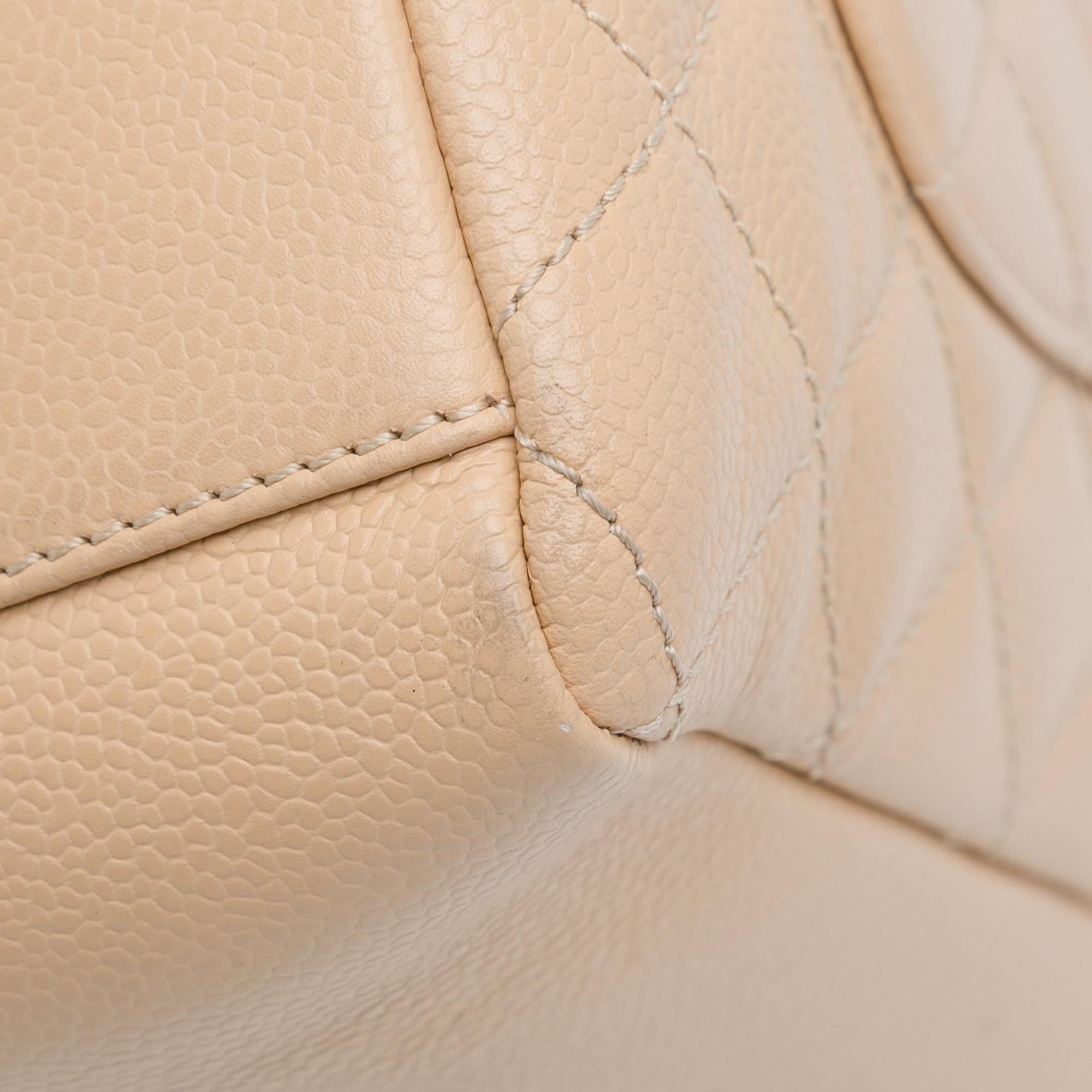 Chanel Caviar Petite Shopping Tote (SHG-cIXDiD)
