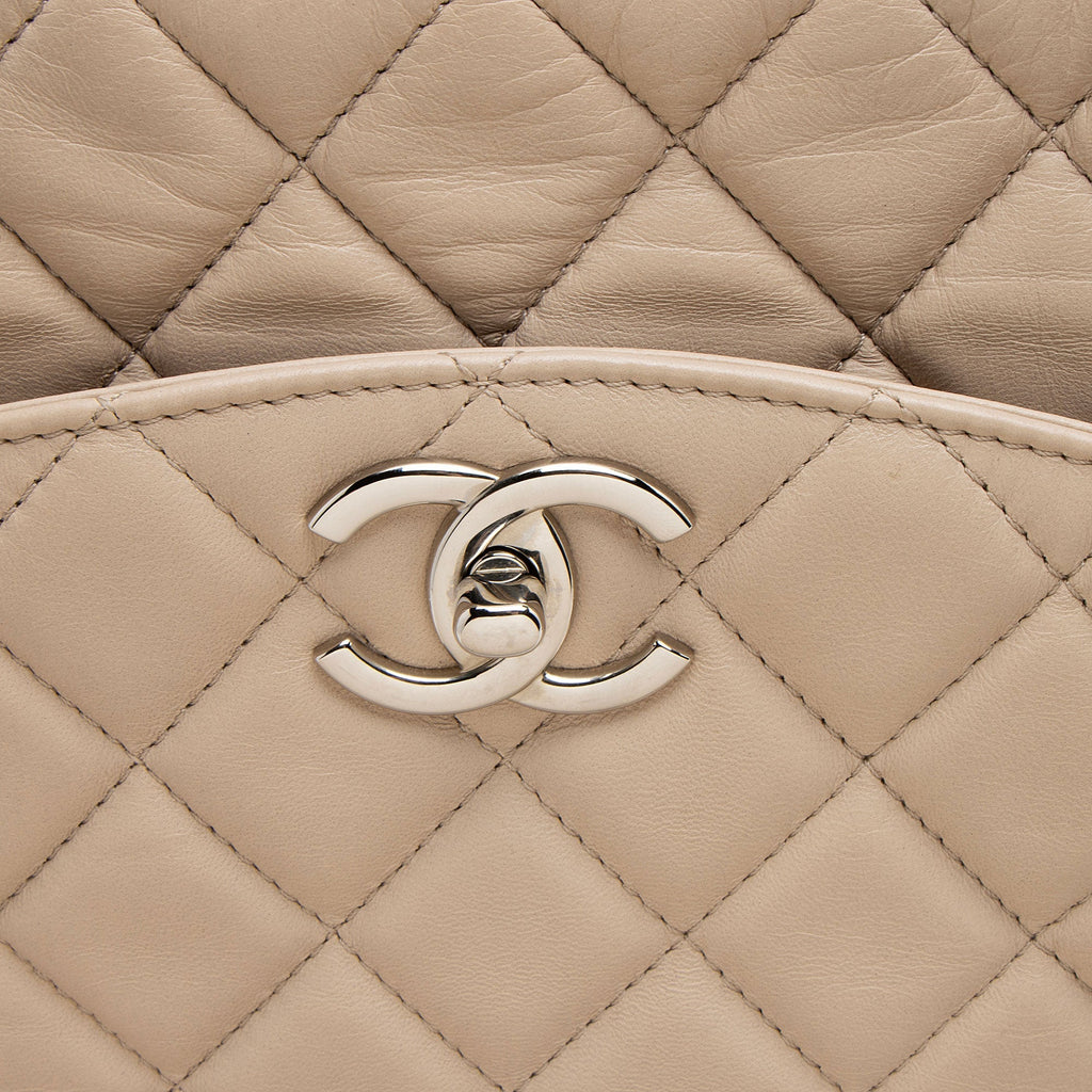 Chanel Lambskin CC Accordion Trio Zipped Tote (SHF-wYNTLe)