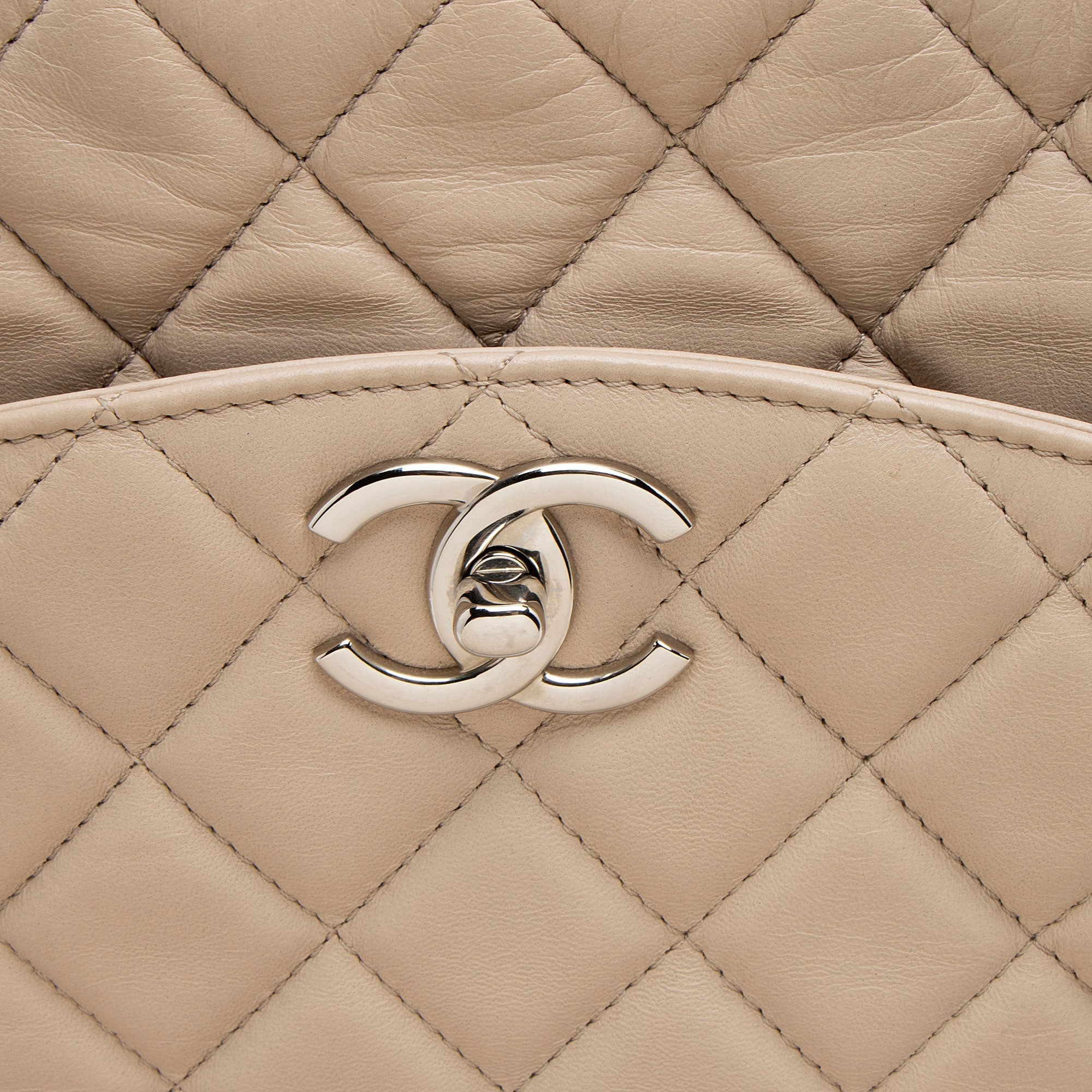 Chanel Lambskin CC Accordion Trio Zipped Tote (SHF-wYNTLe)