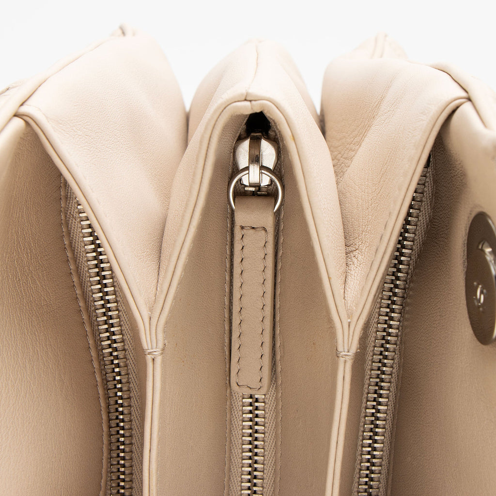 Chanel Lambskin CC Accordion Trio Zipped Tote (SHF-wYNTLe)