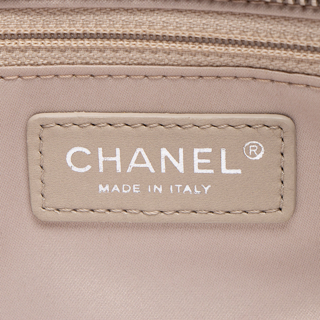 Chanel Lambskin CC Accordion Trio Zipped Tote (SHF-wYNTLe)