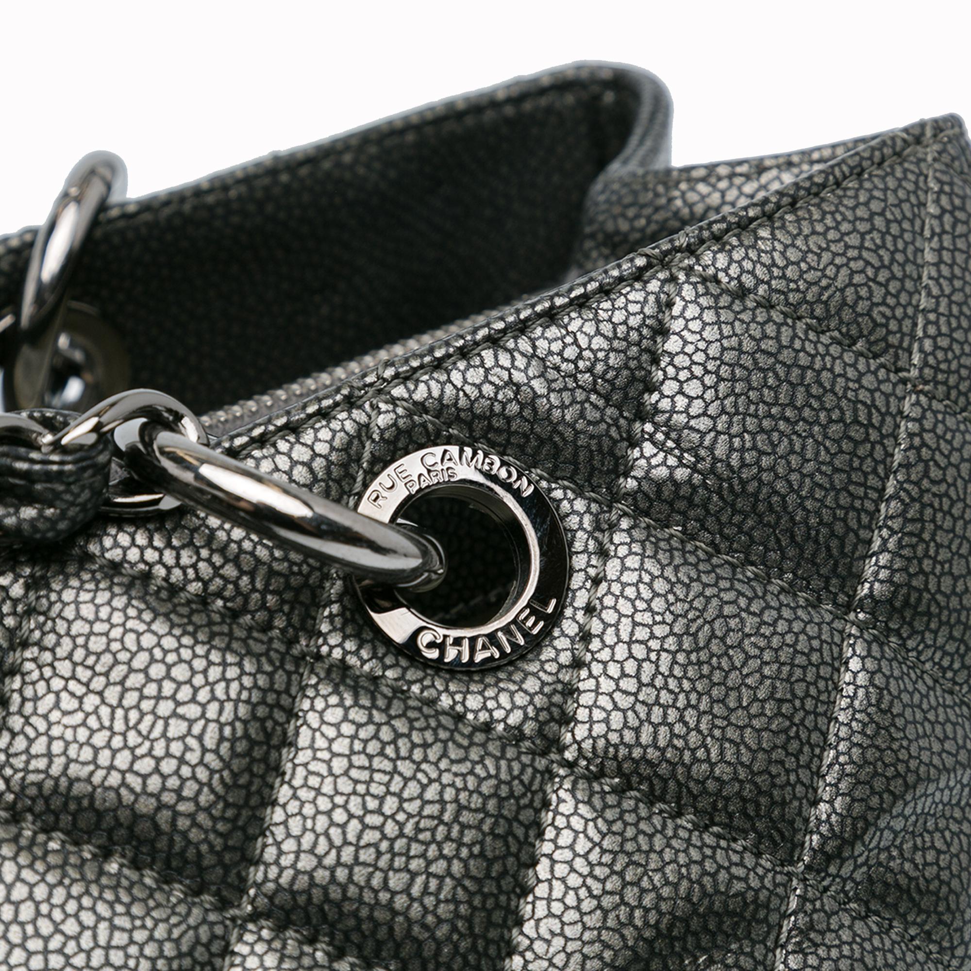 Chanel Metallic Caviar Grand Shopping Tote (SHG-ZLtc4Q)