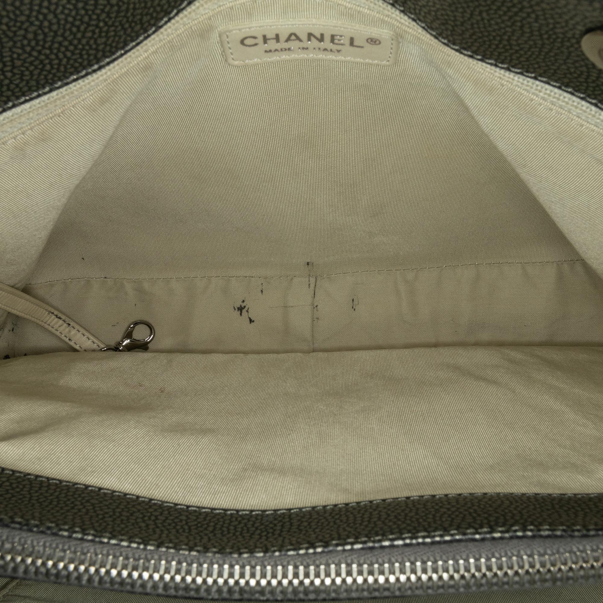 Chanel Metallic Caviar Grand Shopping Tote (SHG-ZLtc4Q)