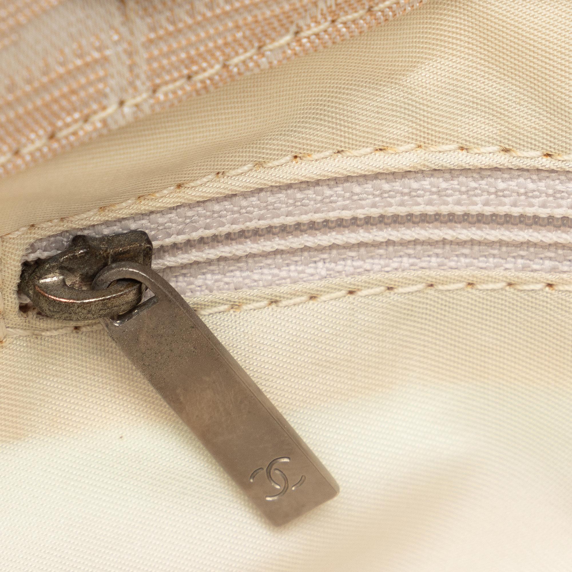 Chanel New Travel Line Tote (SHG-3iwEPP)