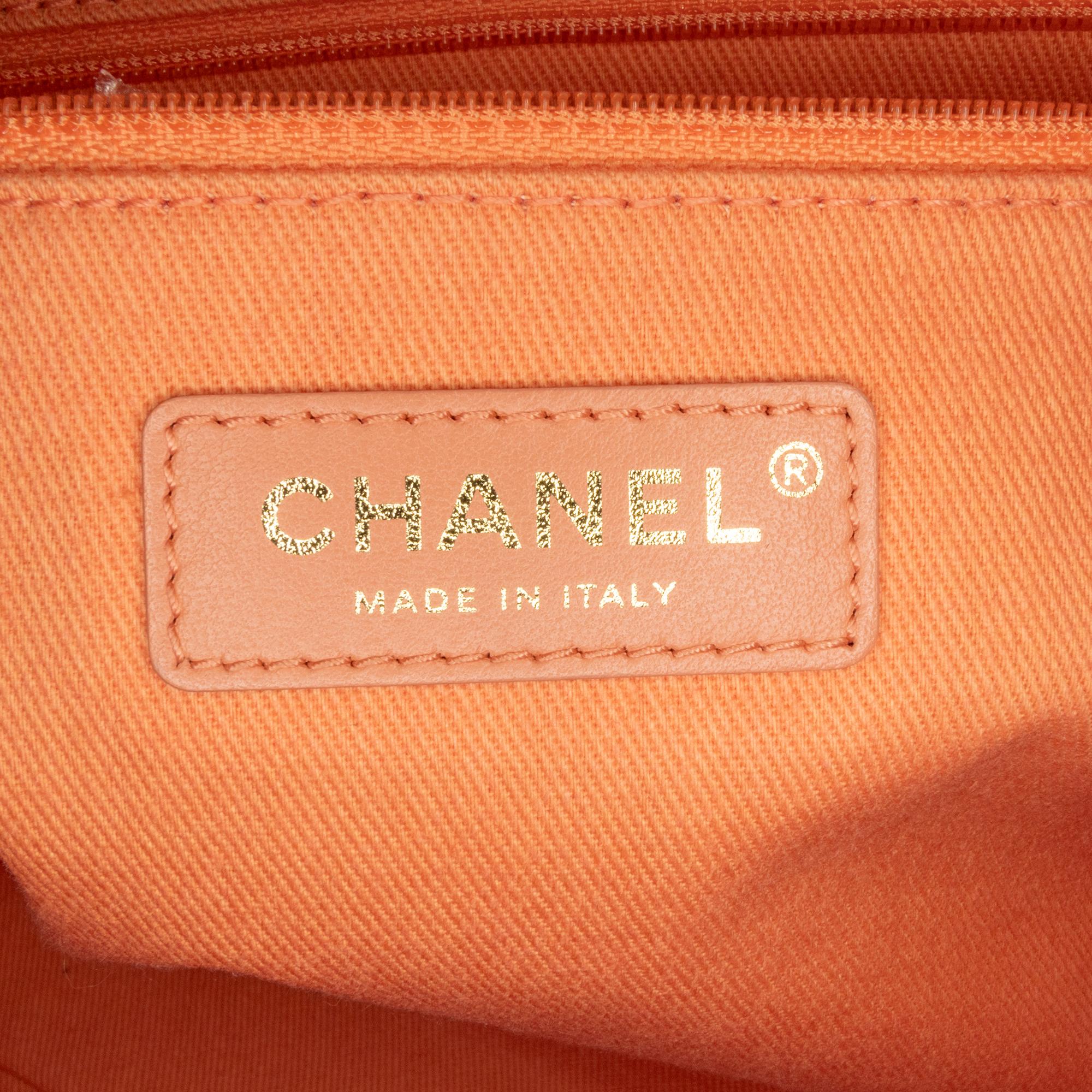 Chanel Small Canvas Deauville Tote (SHG-YEq40T)