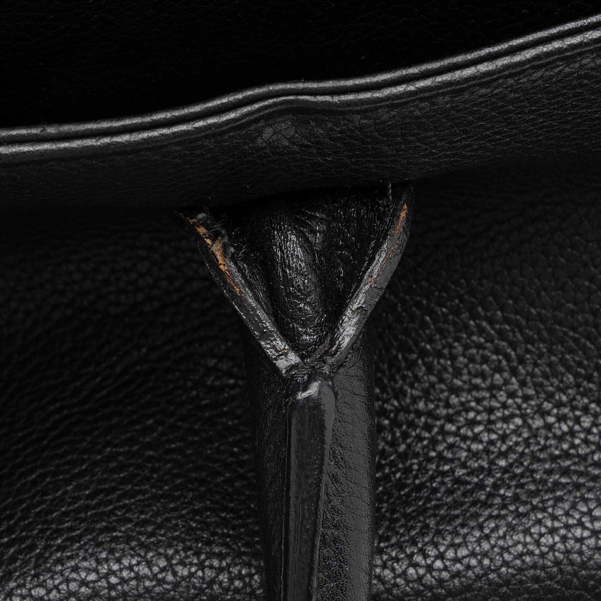 Chanel Vintage Caviar Leather Cerf Classic Executive Tote (SHF-iLttNK)