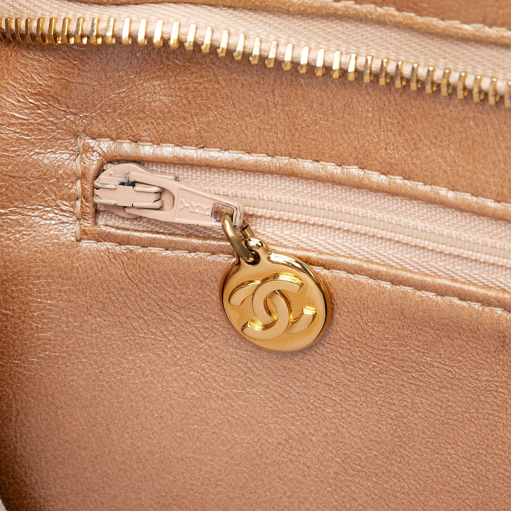 Chanel Vintage Lambskin Medallion Tote (SHF-rUIzq2)