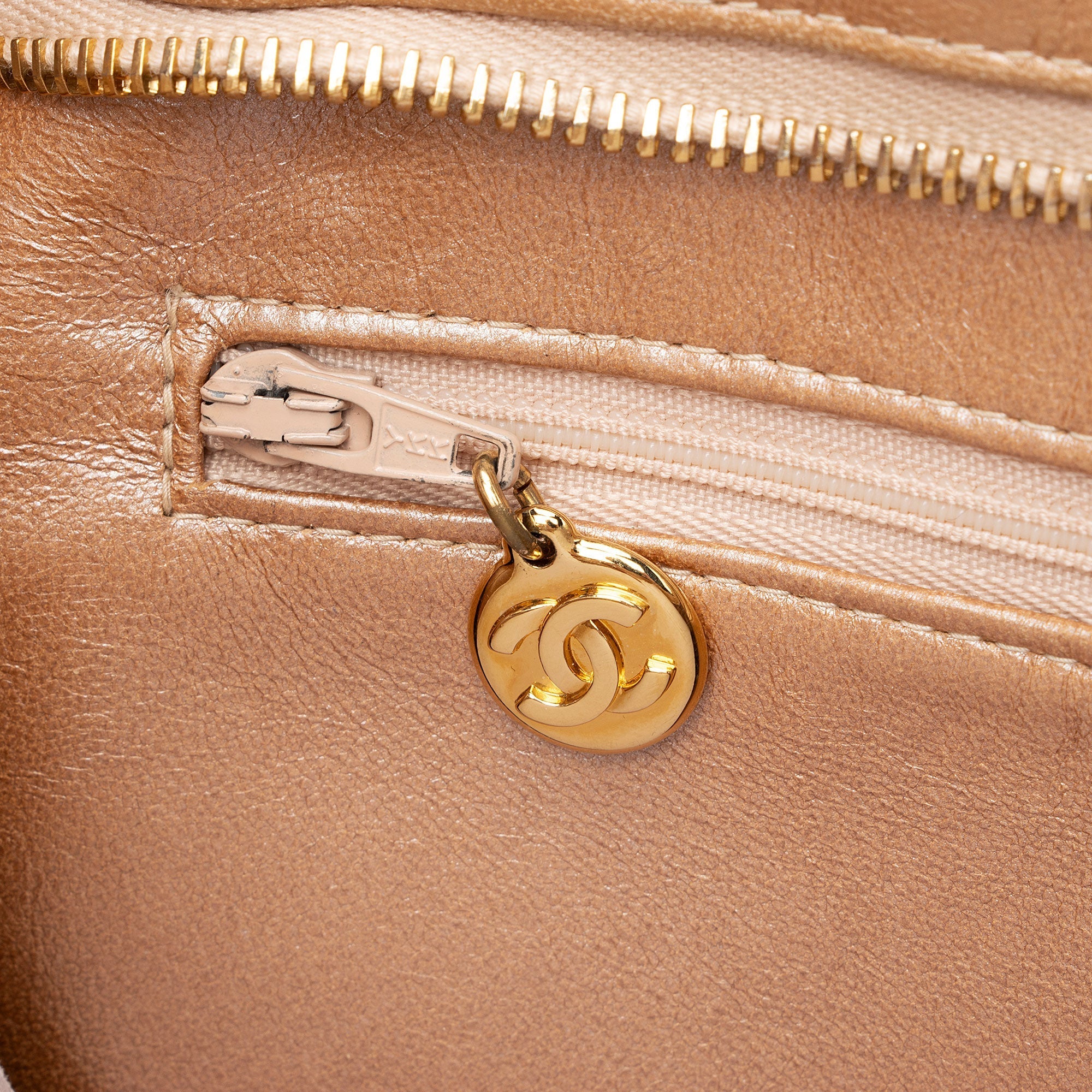 Chanel Vintage Lambskin Medallion Tote (SHF-rUIzq2)