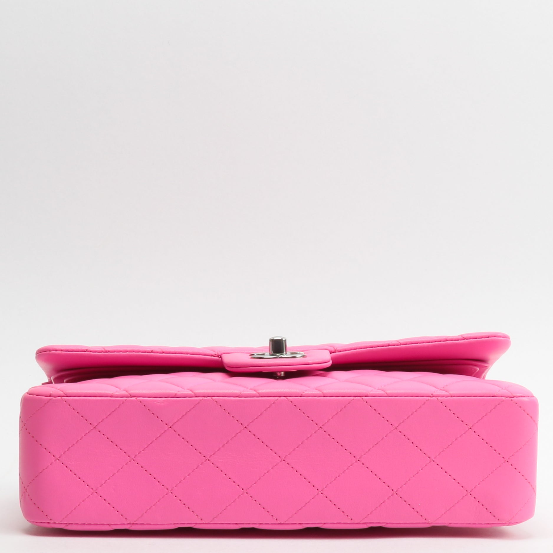 CHANEL 2021 Medium Classic Double Flap Lambskin- BuBurberrylegum Pink