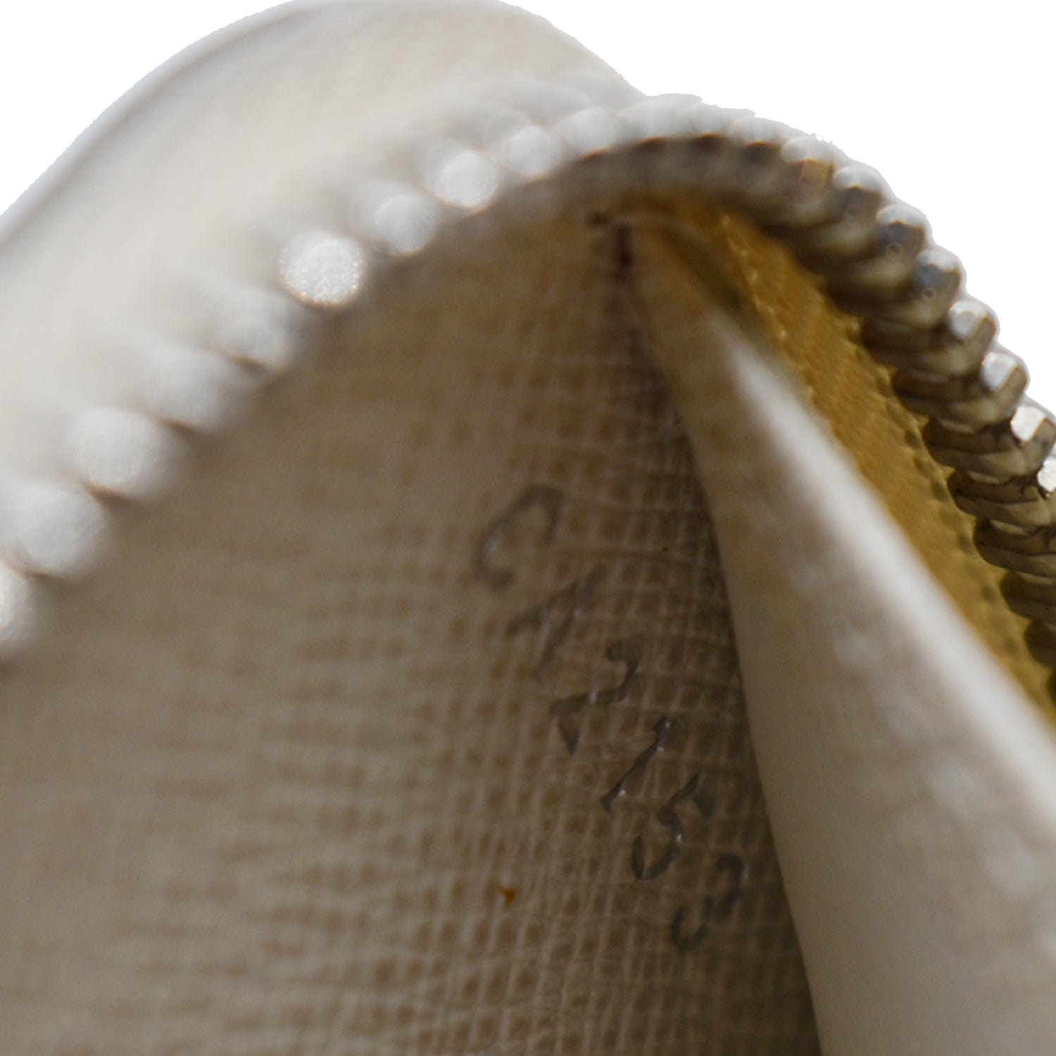 LOUIS VUITTON Epi Leather Zippy Wallet Ivory