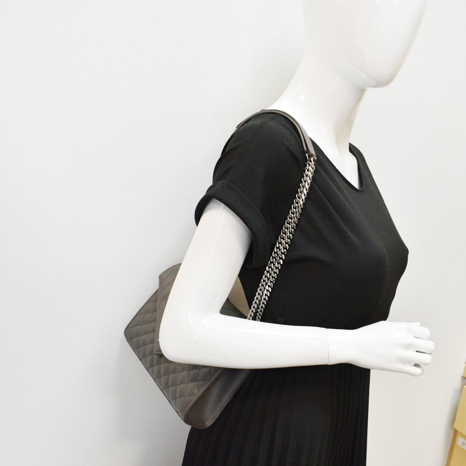 YVES SAINT LAURENT Envelope Chain Medium Mix MatelassÃ© Leather Crossbody Bag Grey
