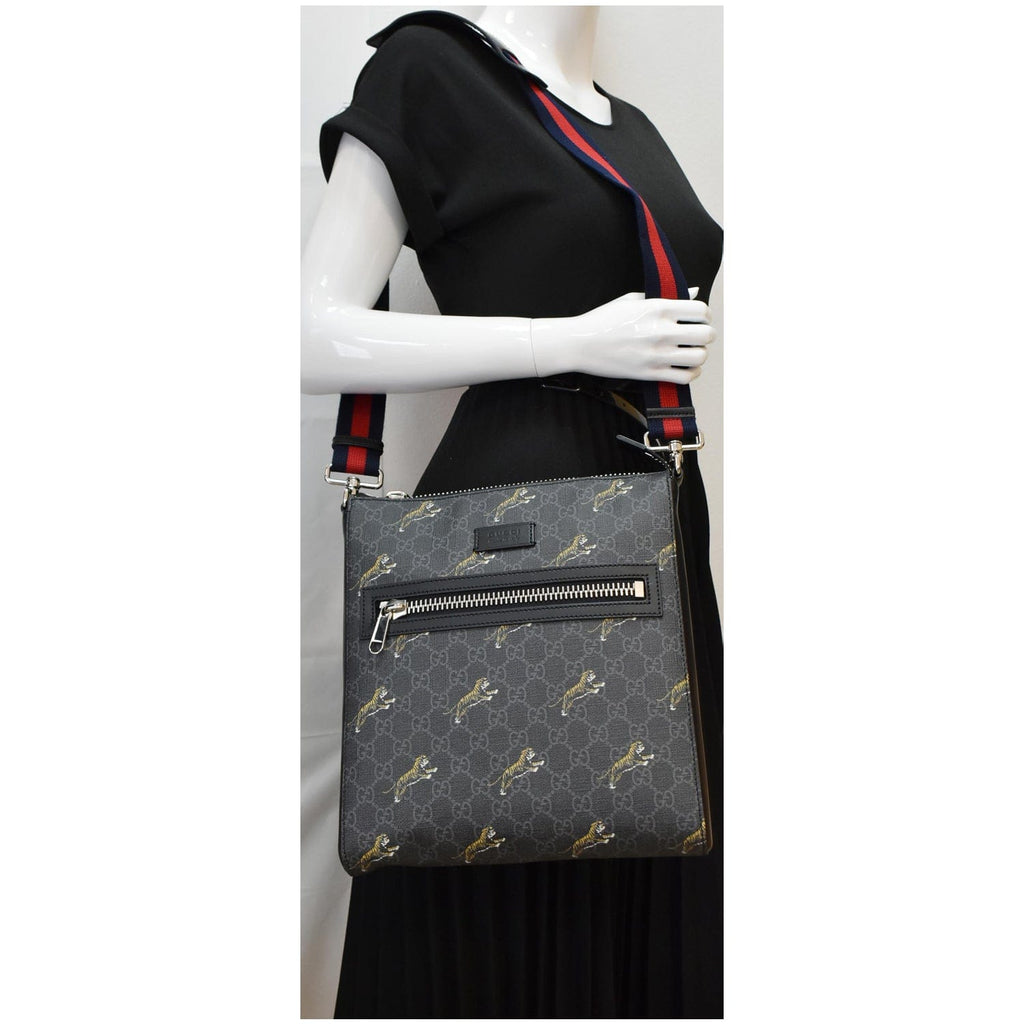 GUCCI Bestiary Tigers Gucci Supreme Square Messenger Bag Black 474137