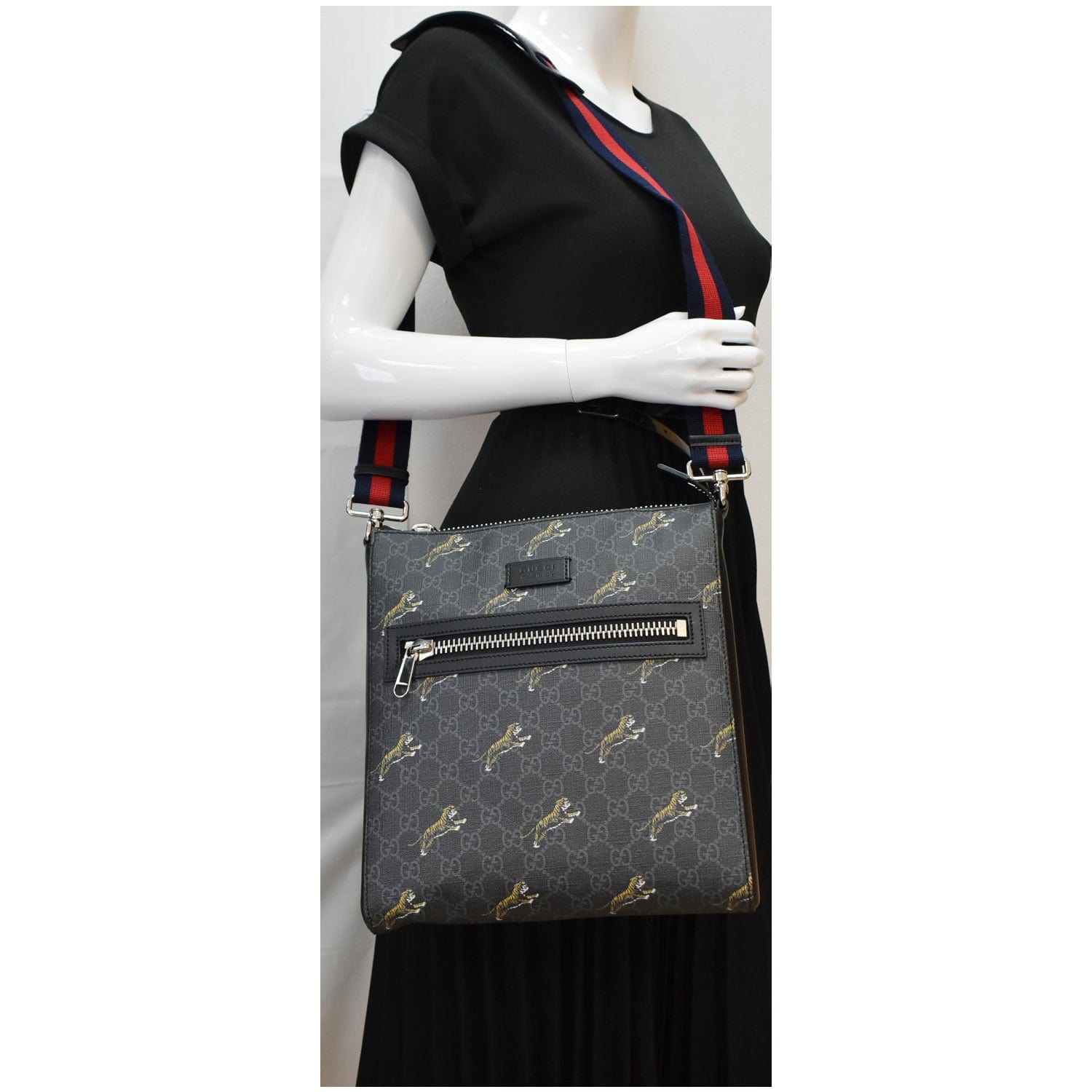 GUCCI Bestiary Tigers Gucci Supreme Square Messenger Bag Black 474137