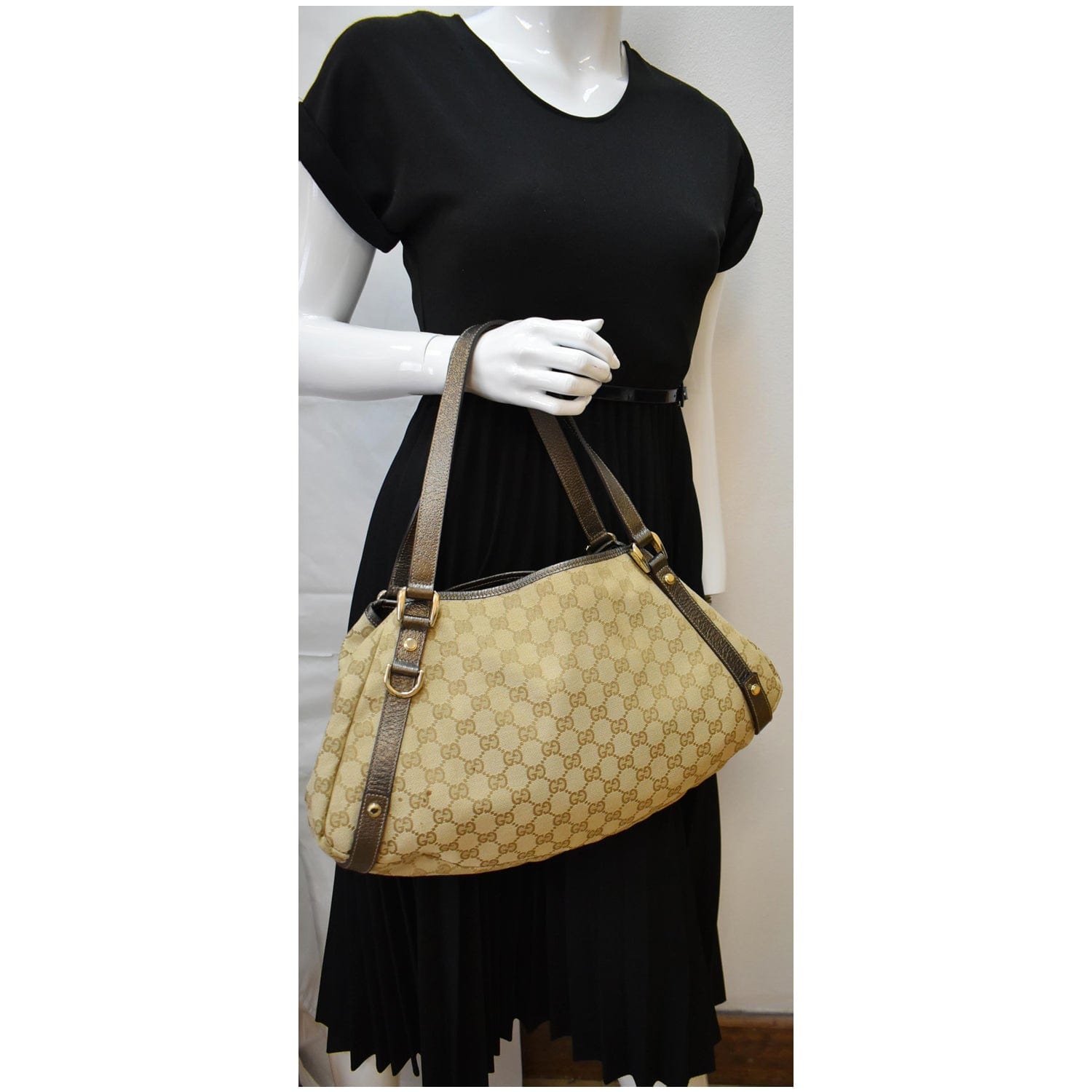 GUCCI Medium Abbey Gucci Canvas Shoulder Bag Beige 130736