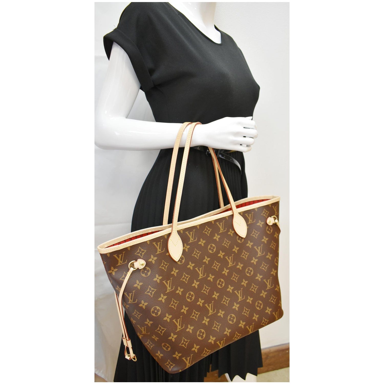 LOUIS VUITTON Neverfull MM Monogram Canvas Tote Bag Brown