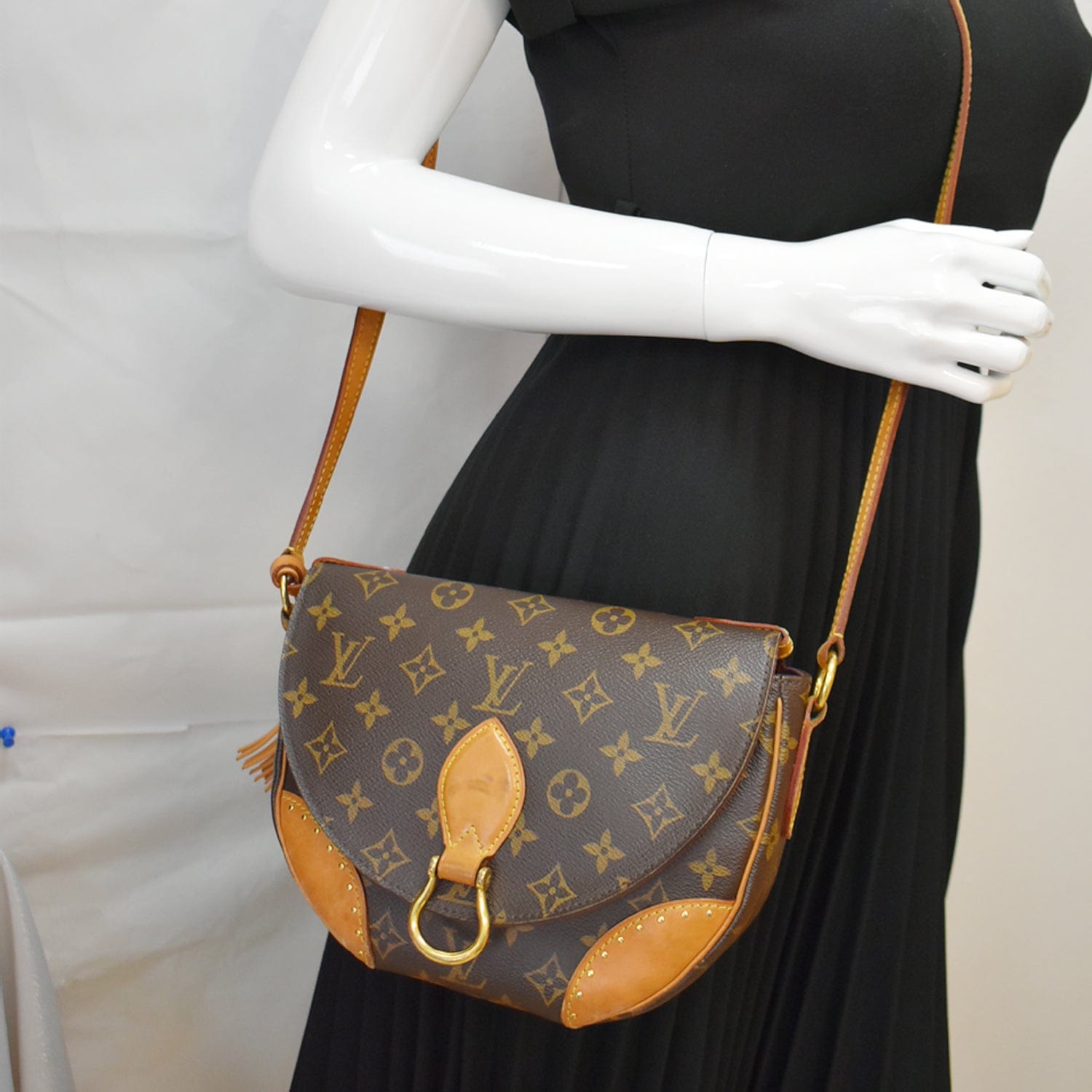 LOUIS VUITTON Saint Cloud NM MM Monogram Canvas Crossbody Bag Brown  - Hot Deals