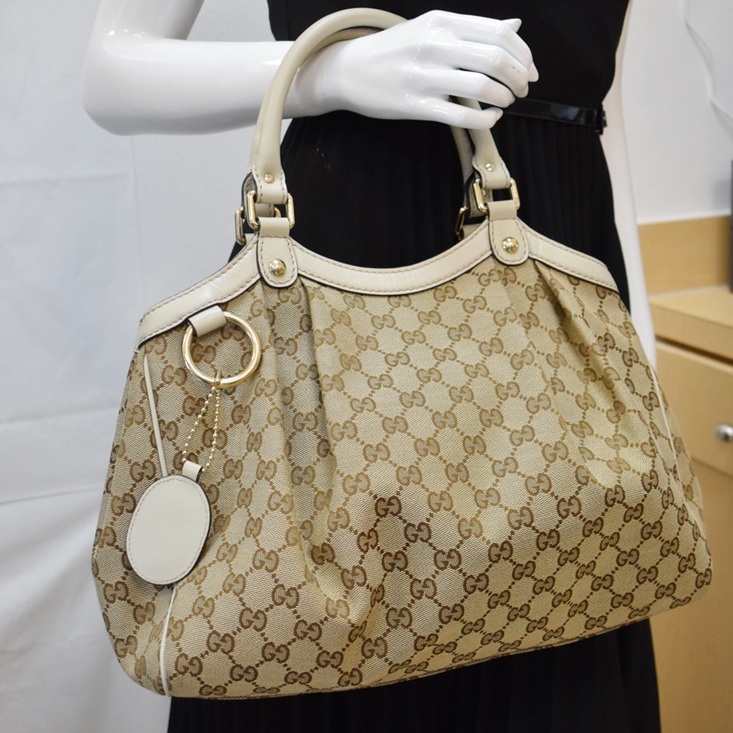 GUCCI Sukey Medium Gucci Canvas Tote Bag Beige 211944