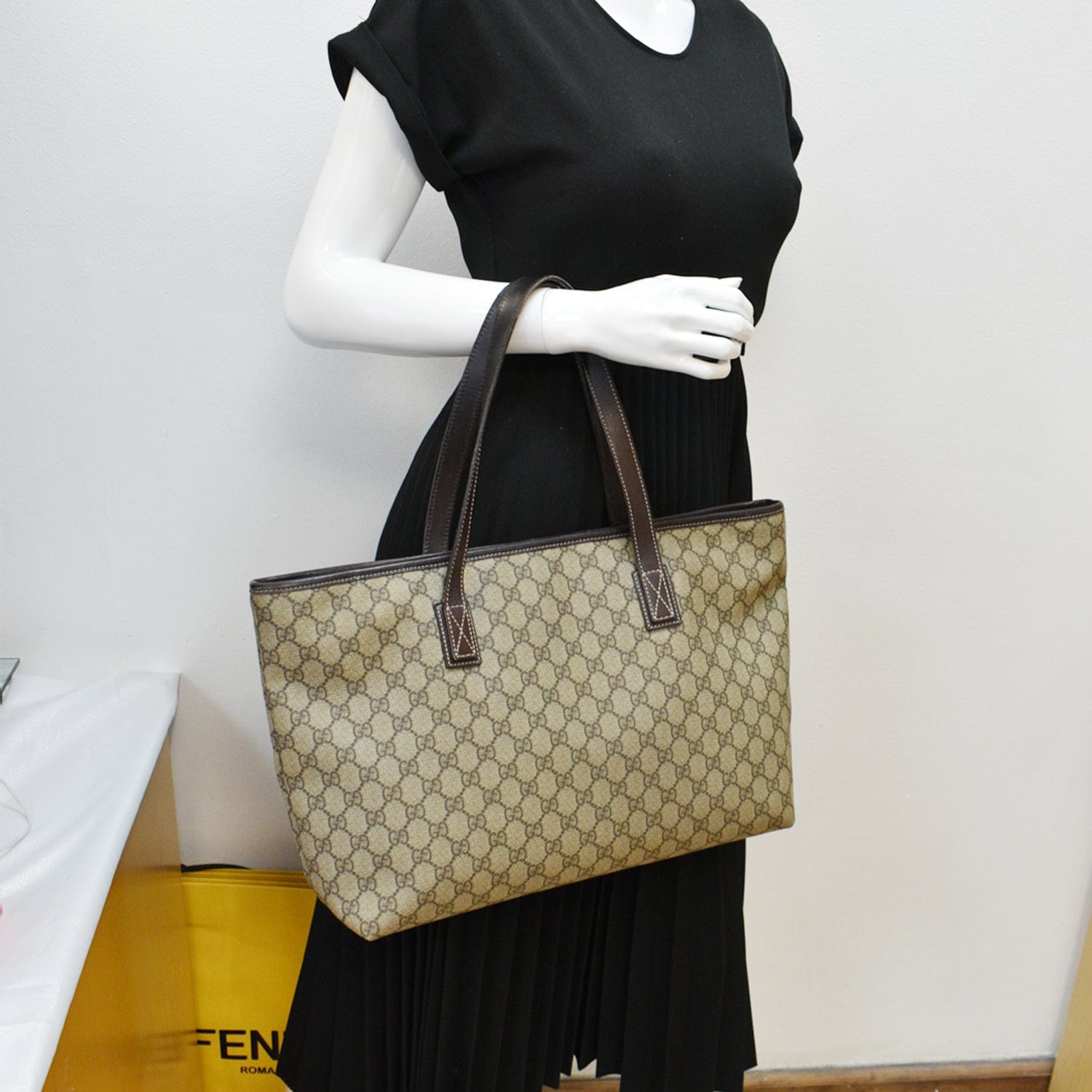 GUCCI Gucci Supreme Canvas Tote Bag Beige 211137