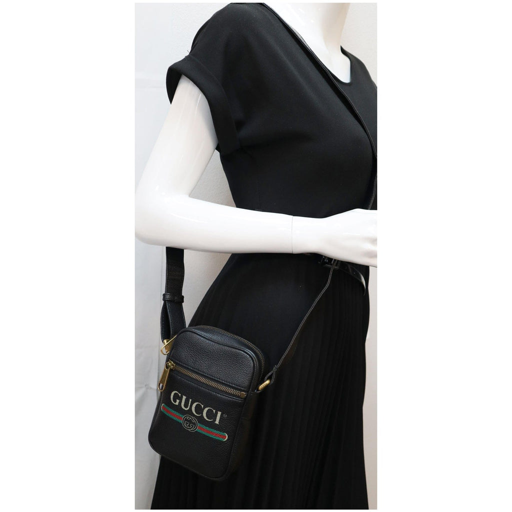 GUCCI Logo Grained  Leather Messenger Bag Black 574803