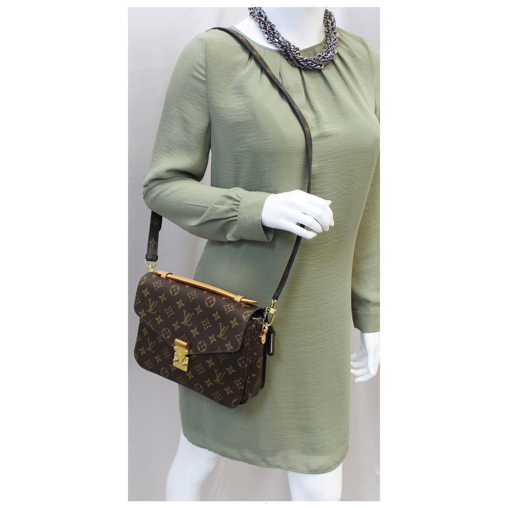LOUIS VUITTON Metis Pochette Monogram Canvas Crossbody Bag