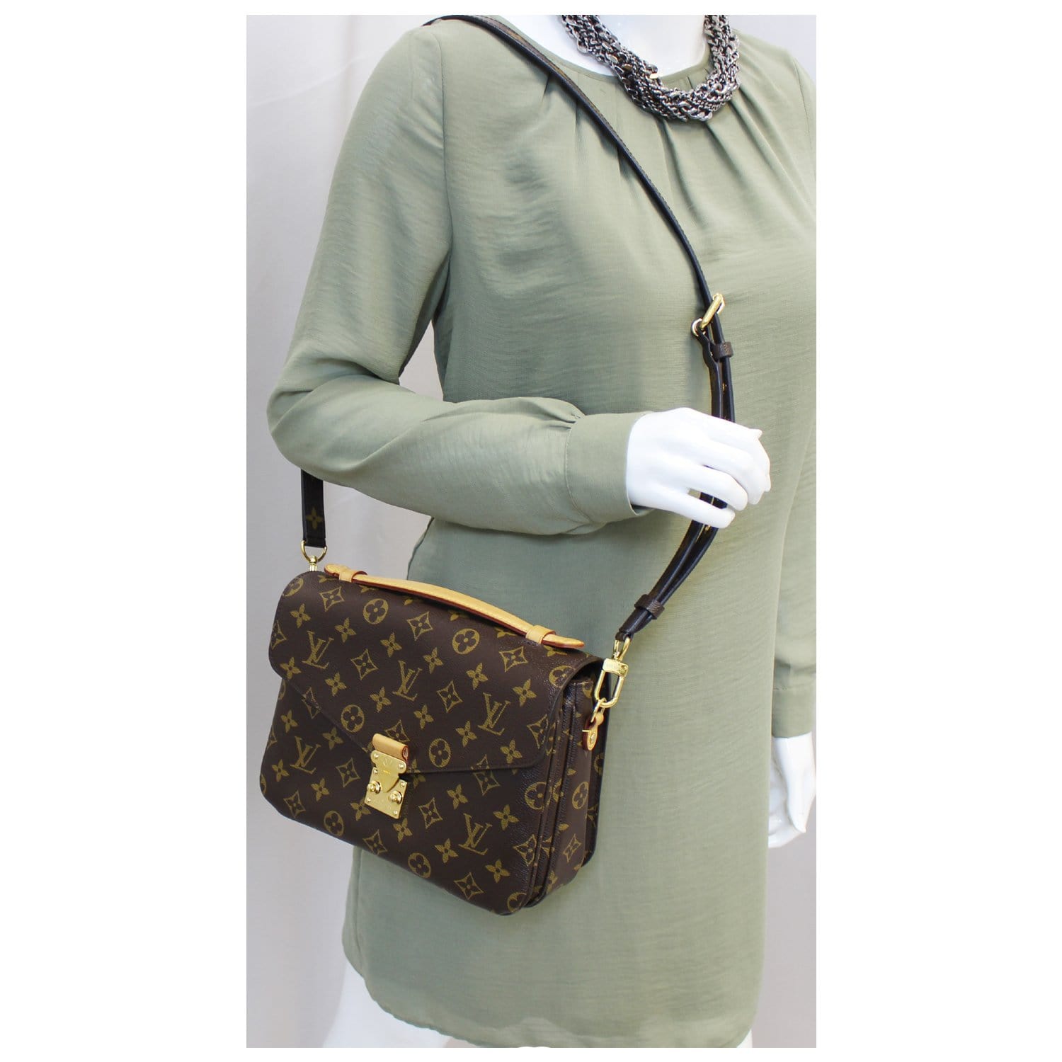LOUIS VUITTON Metis Pochette Monogram Canvas Crossbody Bag
