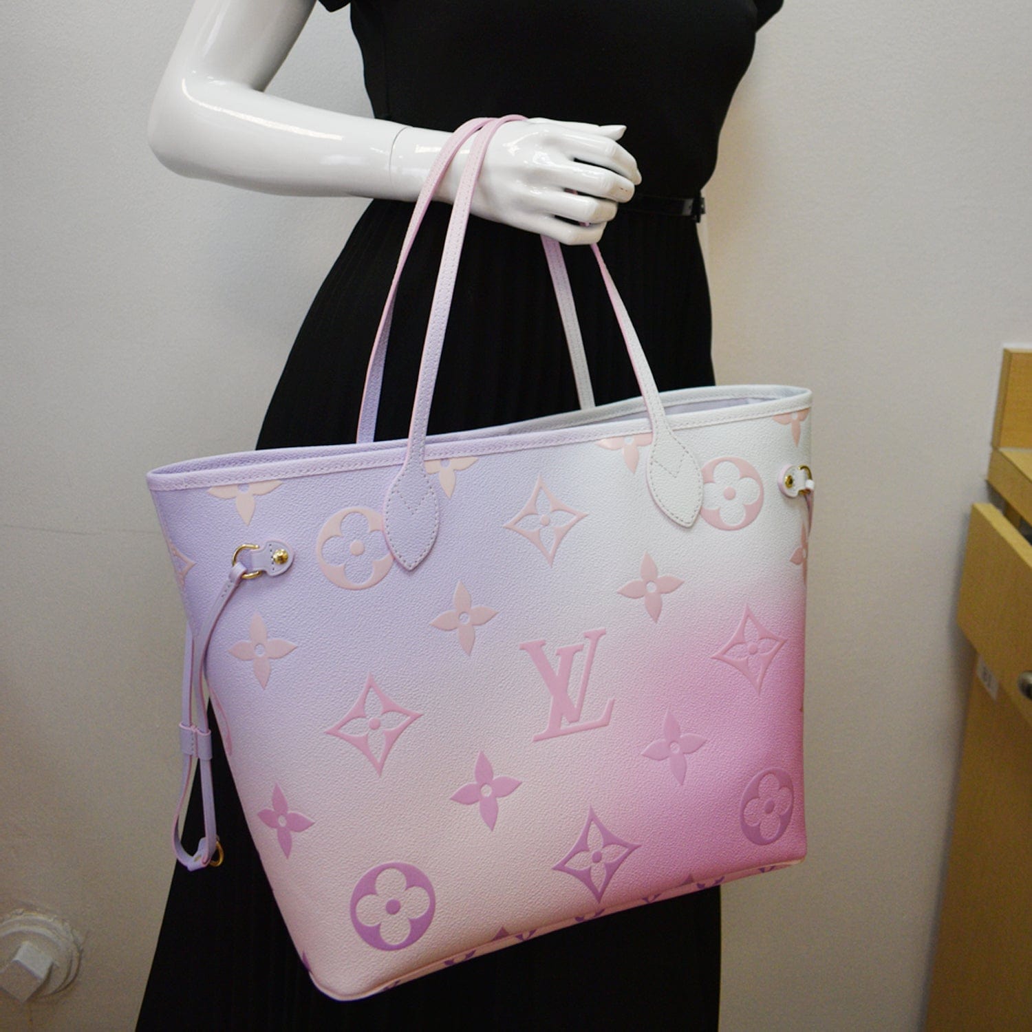 LOUIS VUITTON Neverfull MM Monogram Canvas Tote Bag Sunrise Pastel - New Year Deals